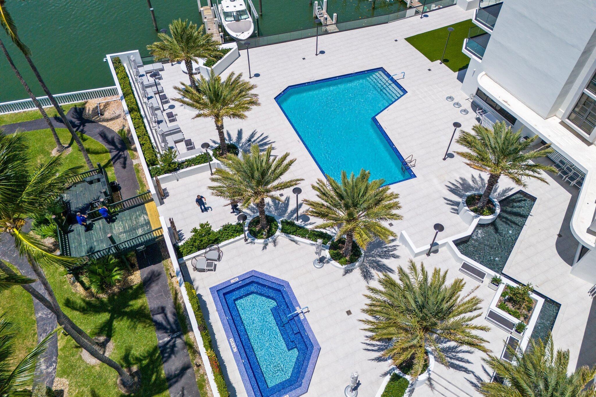 5500 Collins Avenue 1401