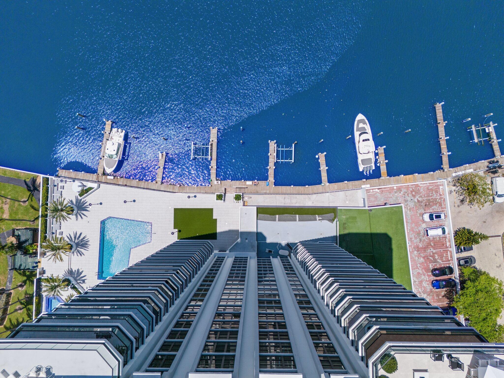 5500 Collins Avenue 1401