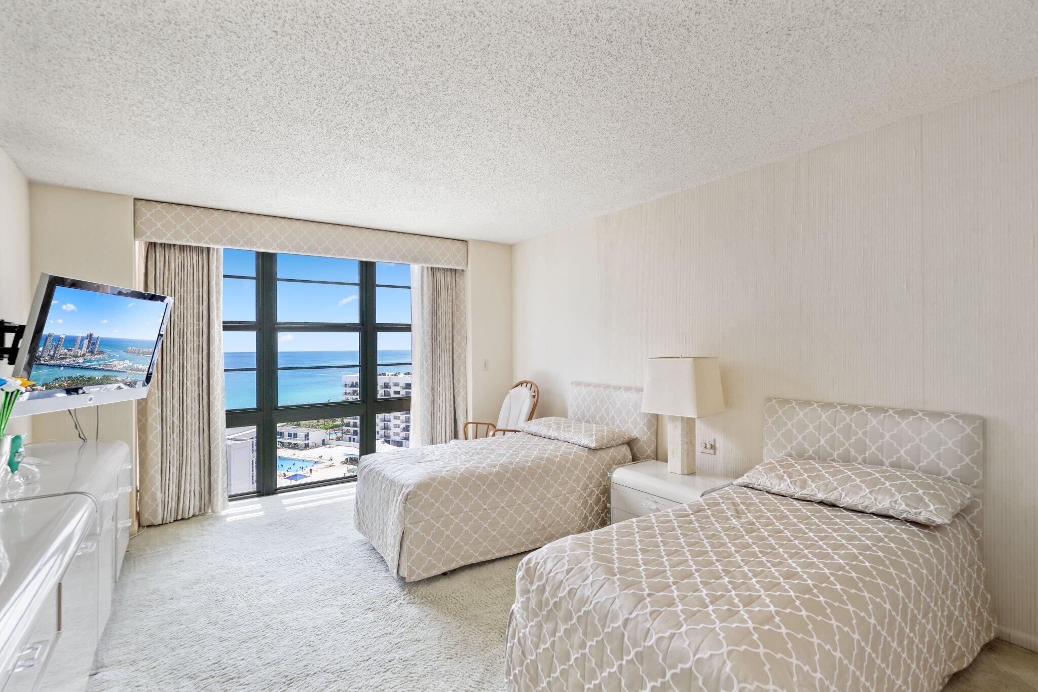 5500 Collins Avenue 1401