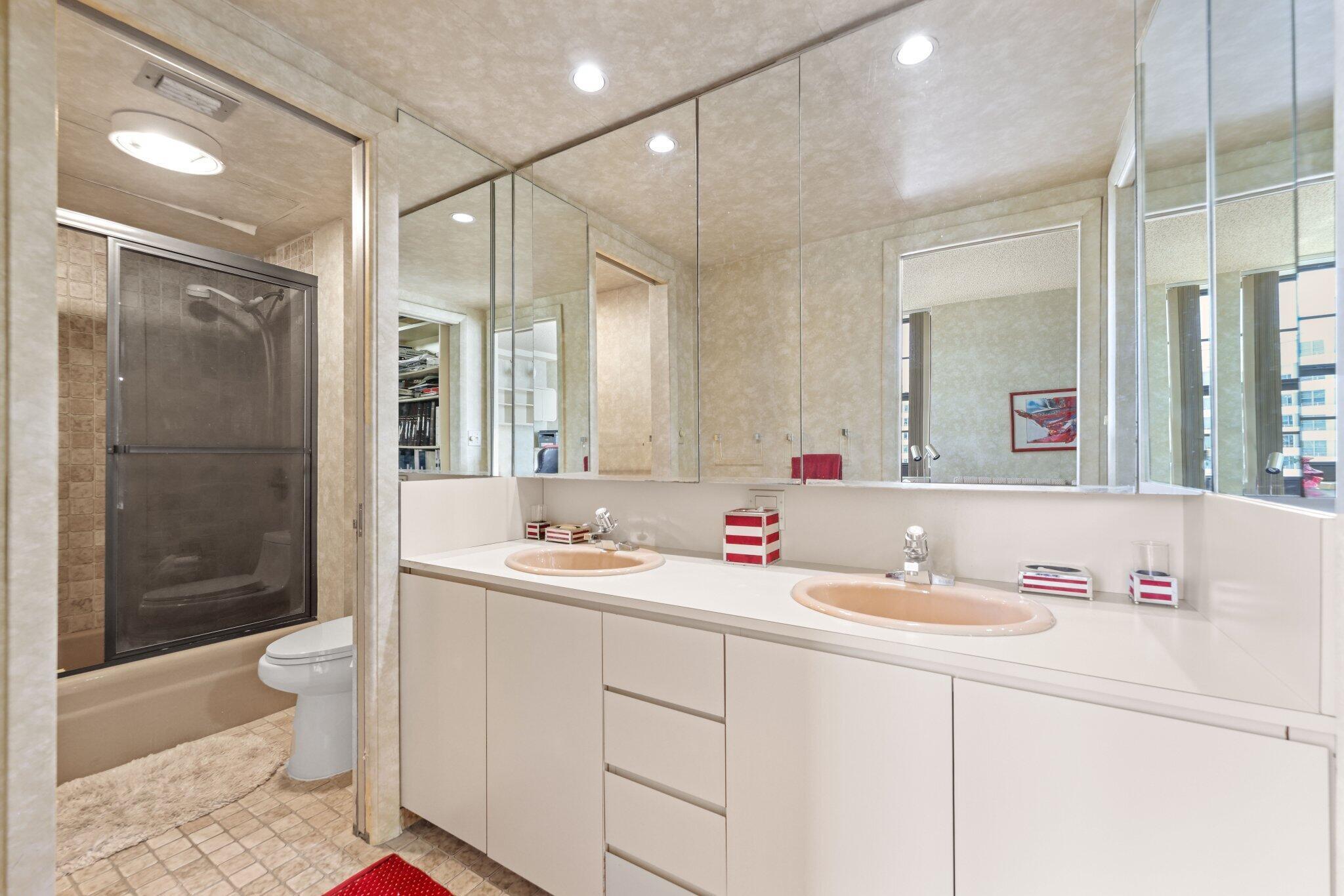 5500 Collins Avenue 1401