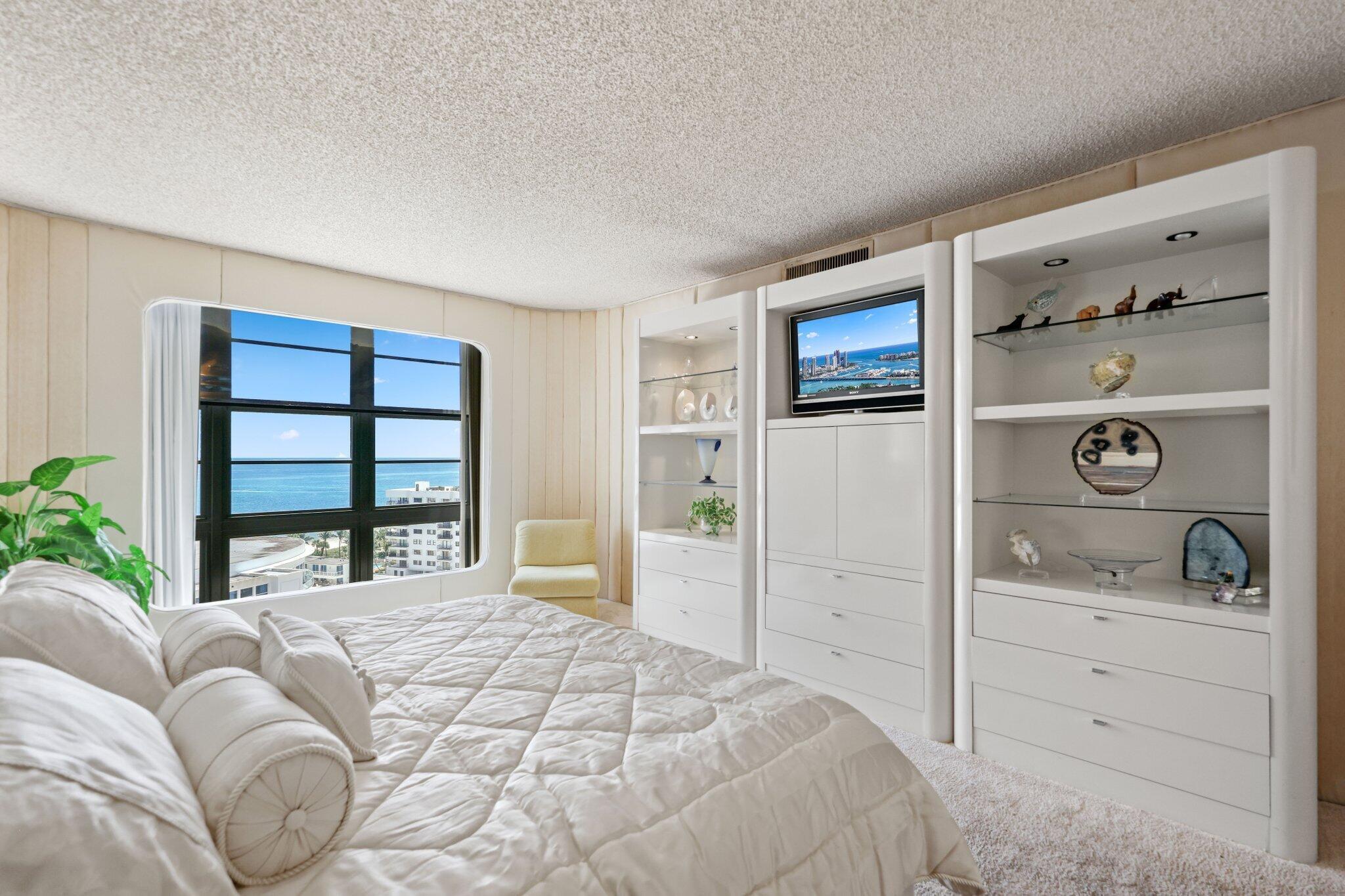 5500 Collins Avenue 1401