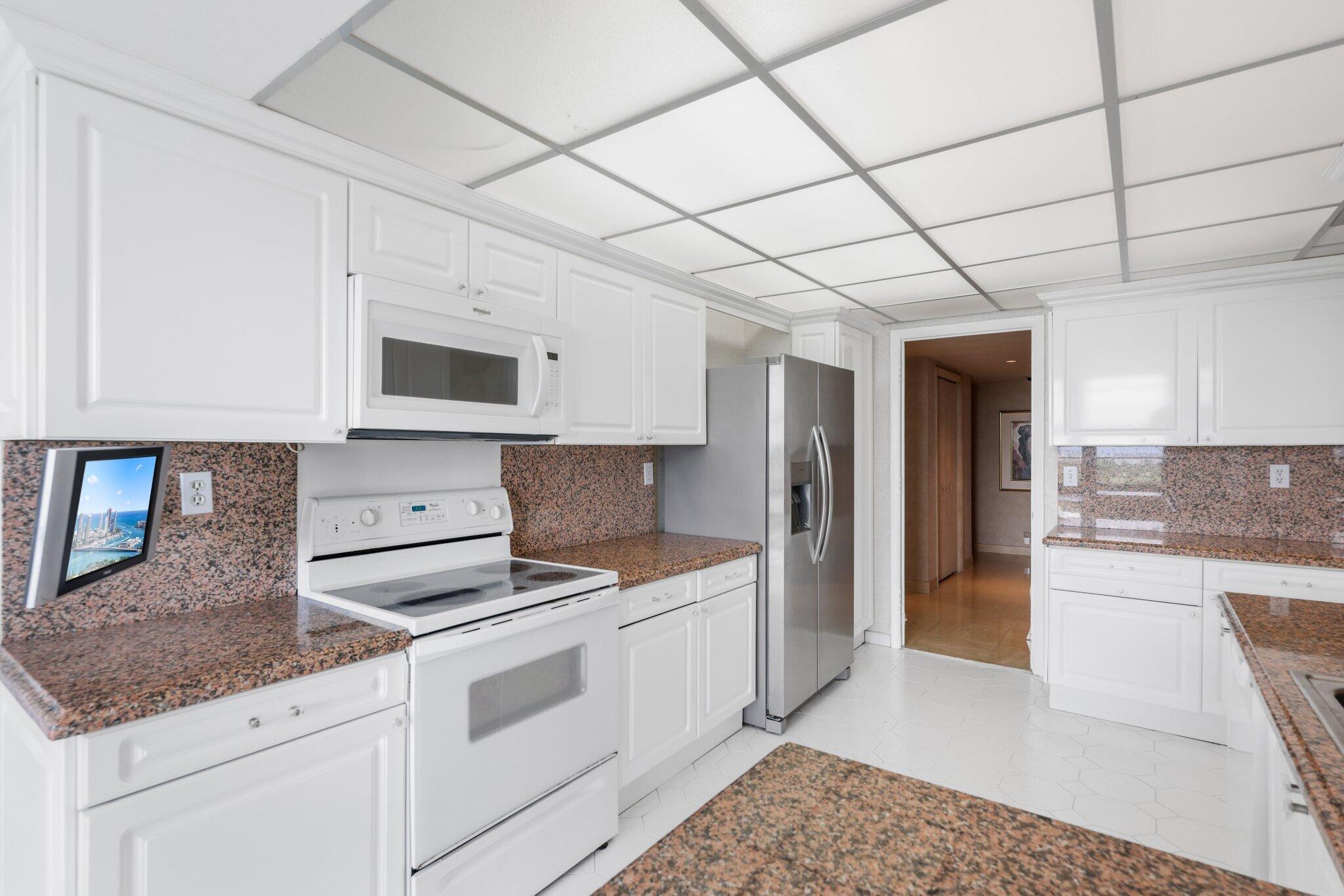 5500 Collins Avenue 1401