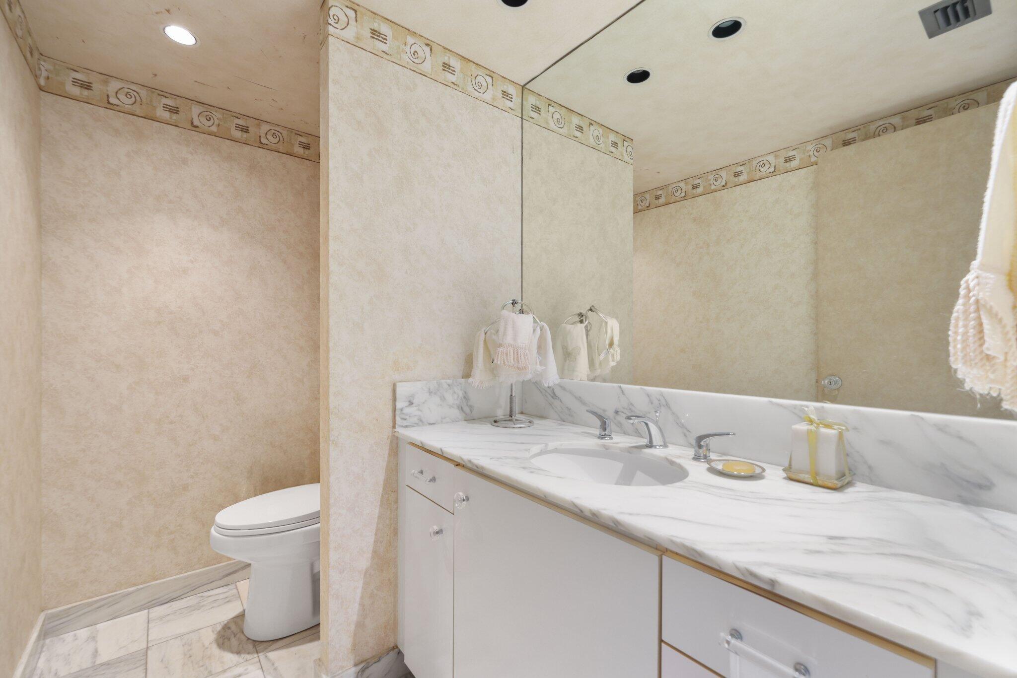 5500 Collins Avenue 1401