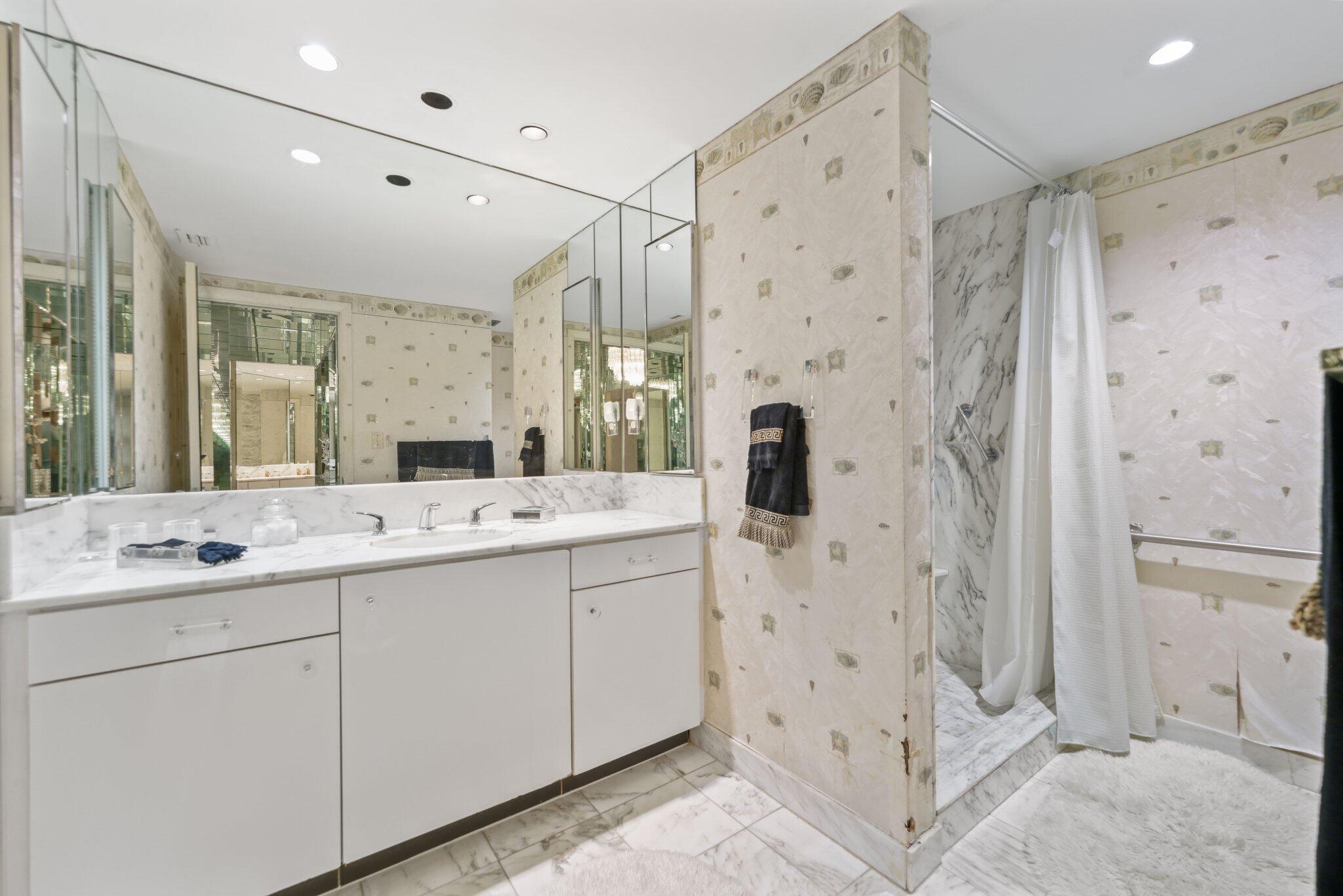 5500 Collins Avenue 1401