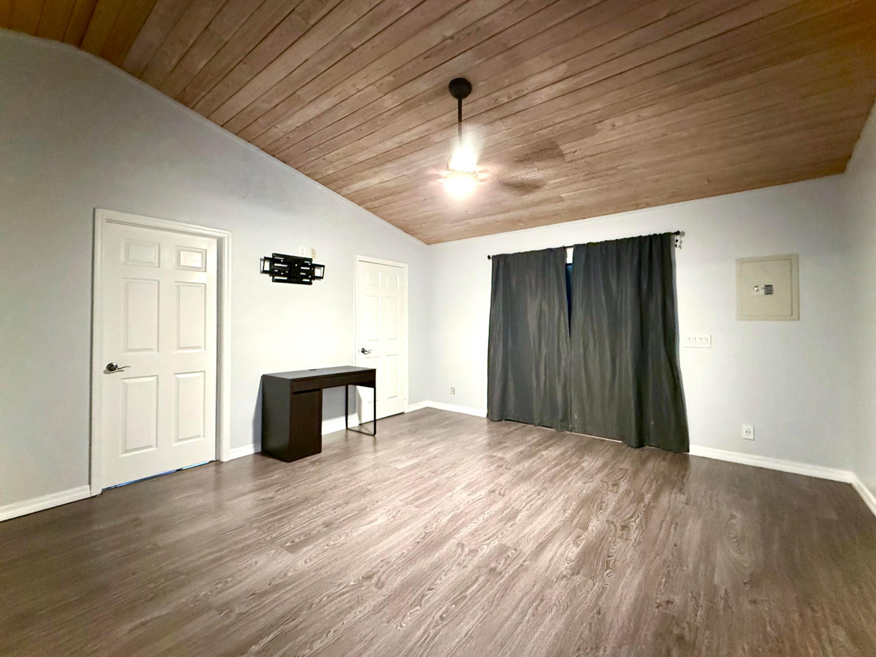 15684 86th Way N