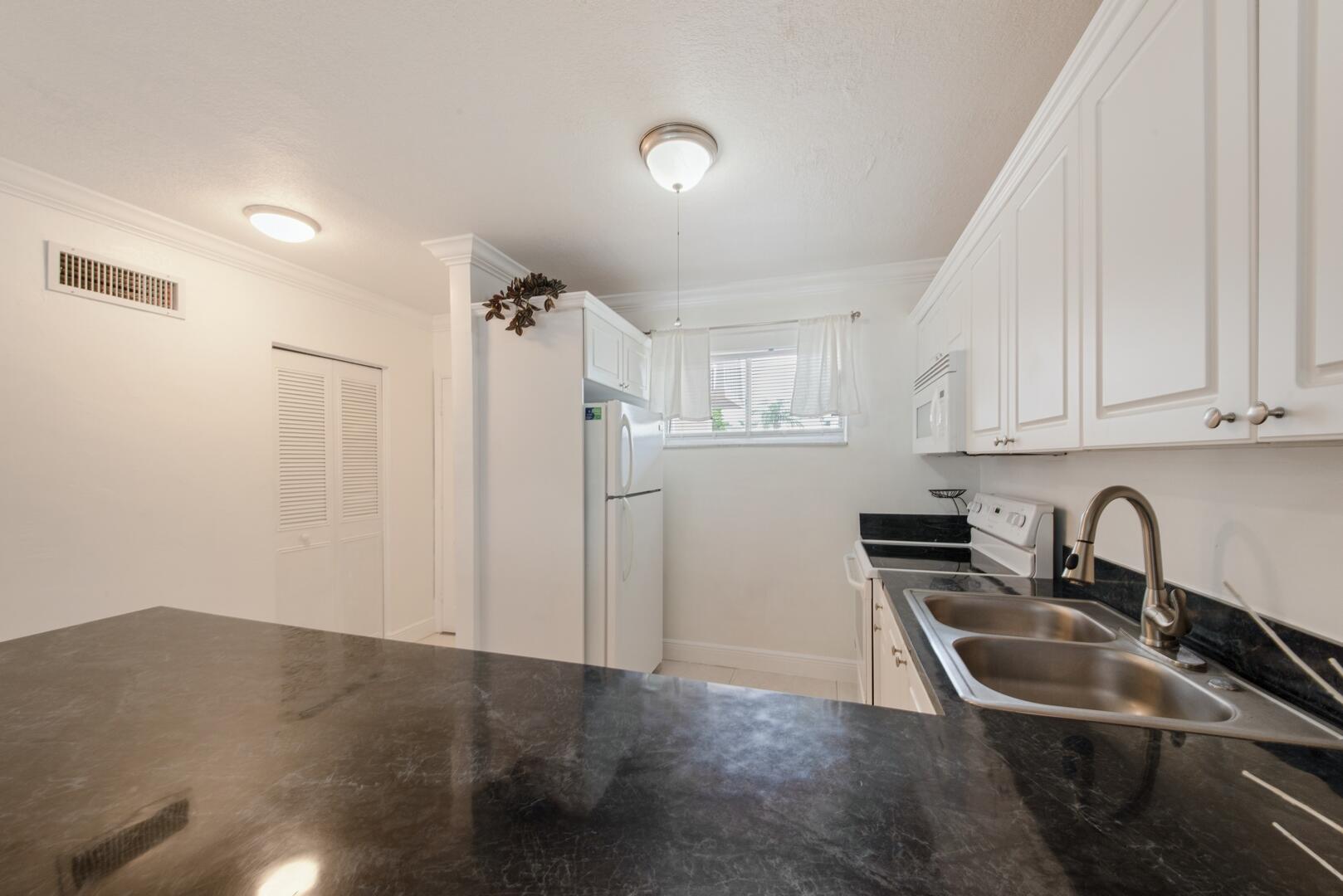 2581 N Garden Drive 206