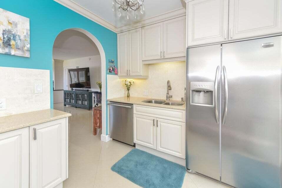 1203 Hillsboro Mile P3