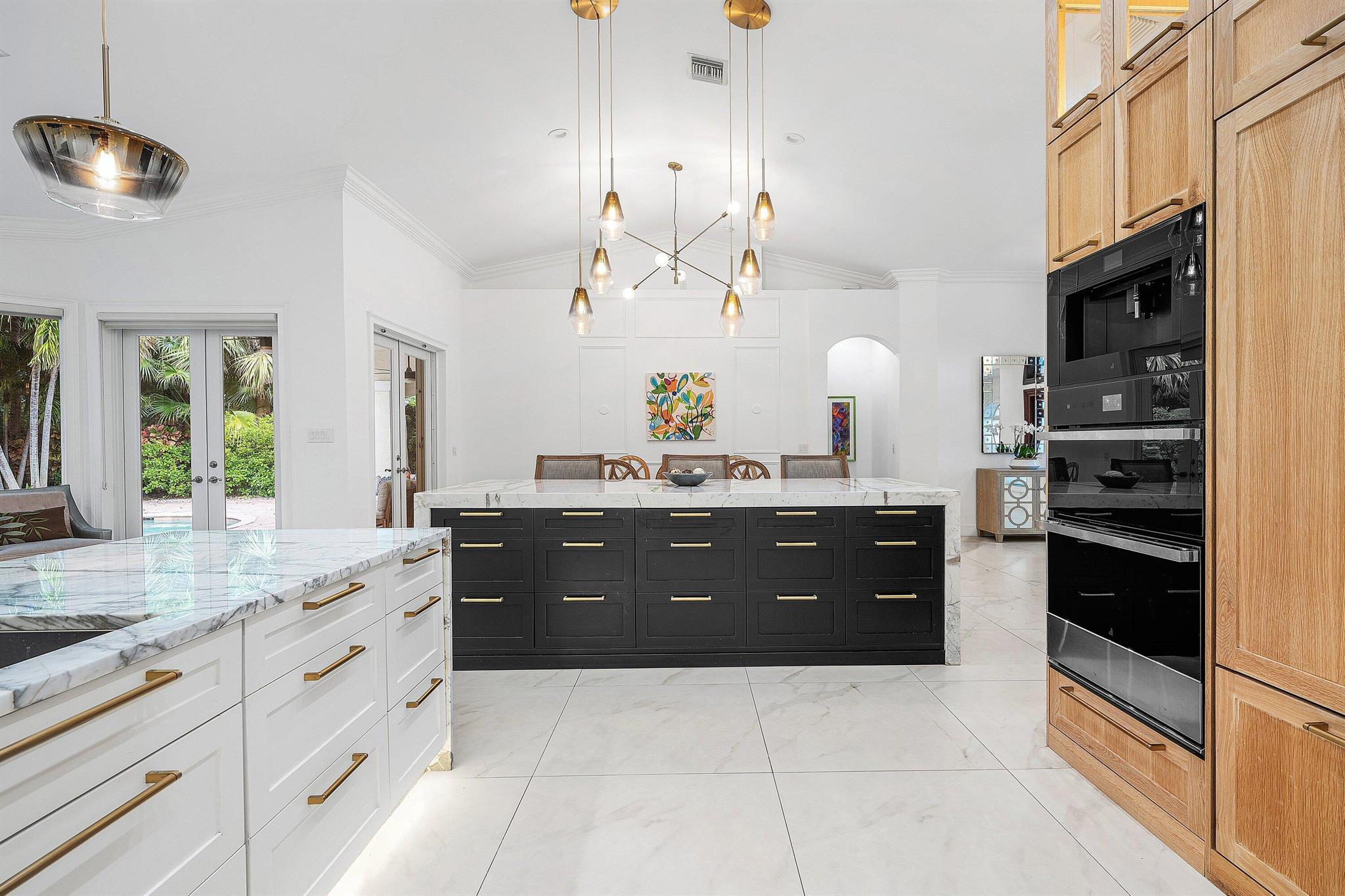 589 N Country Club Drive