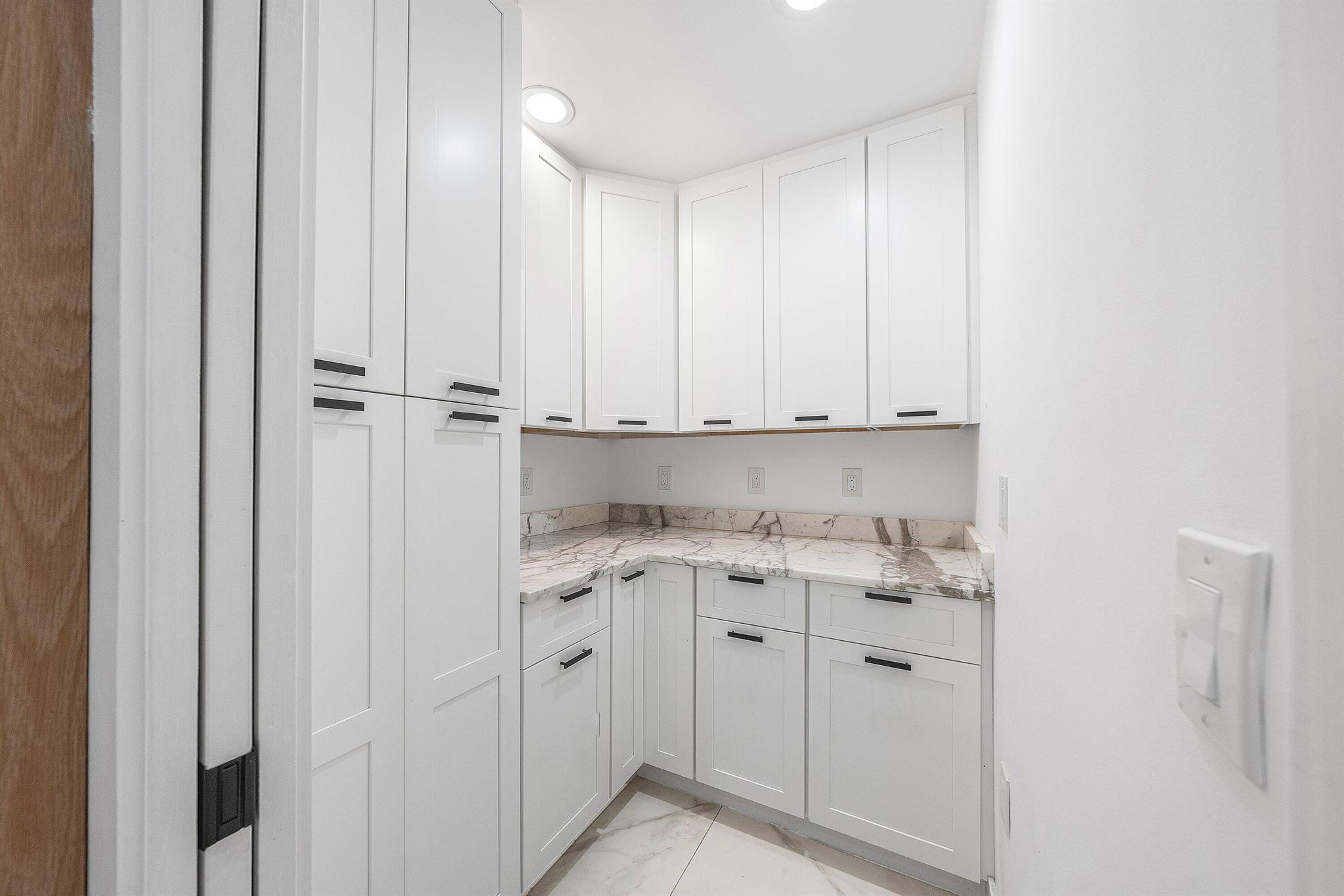 589 N Country Club Drive