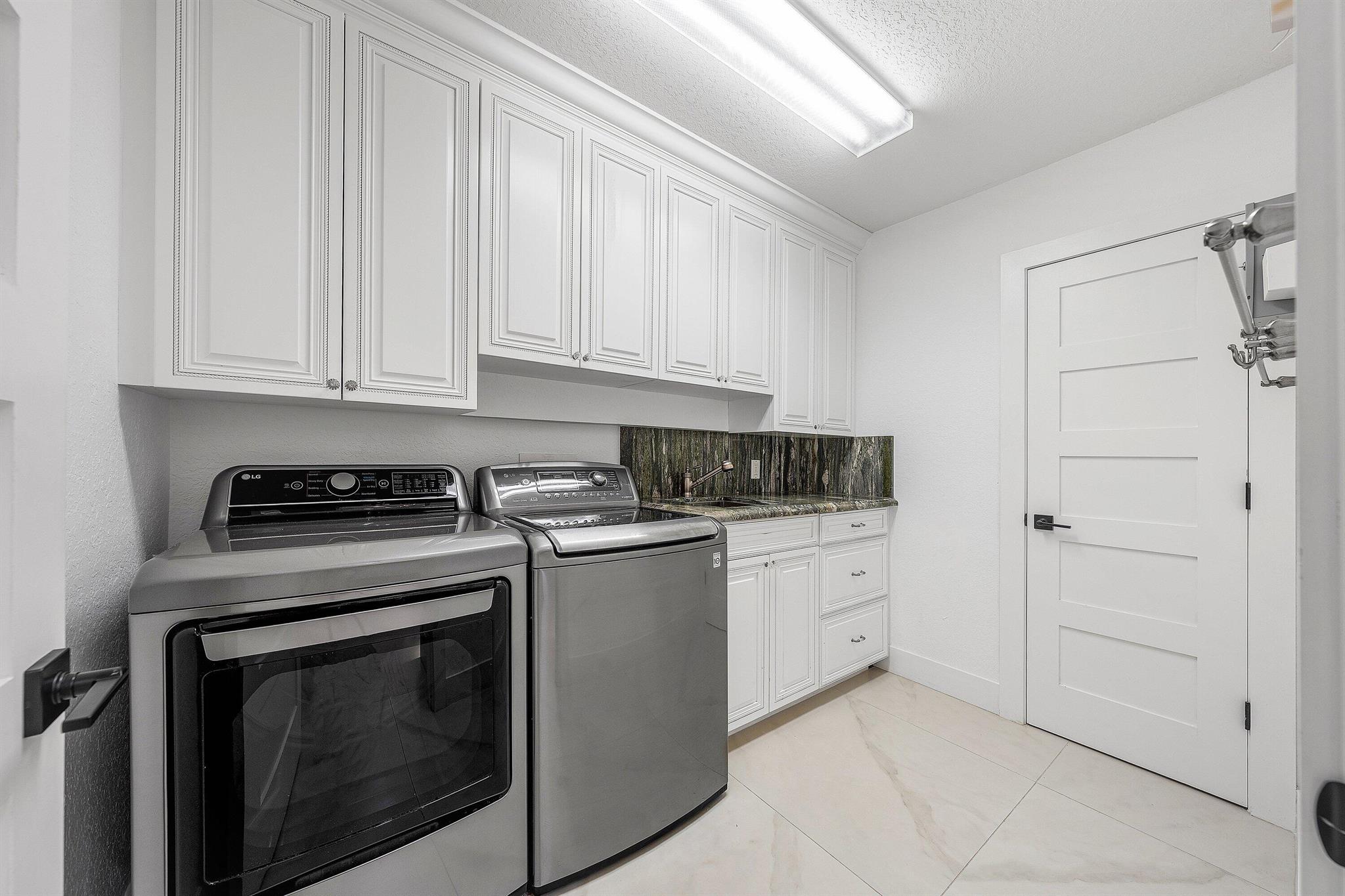 589 N Country Club Drive