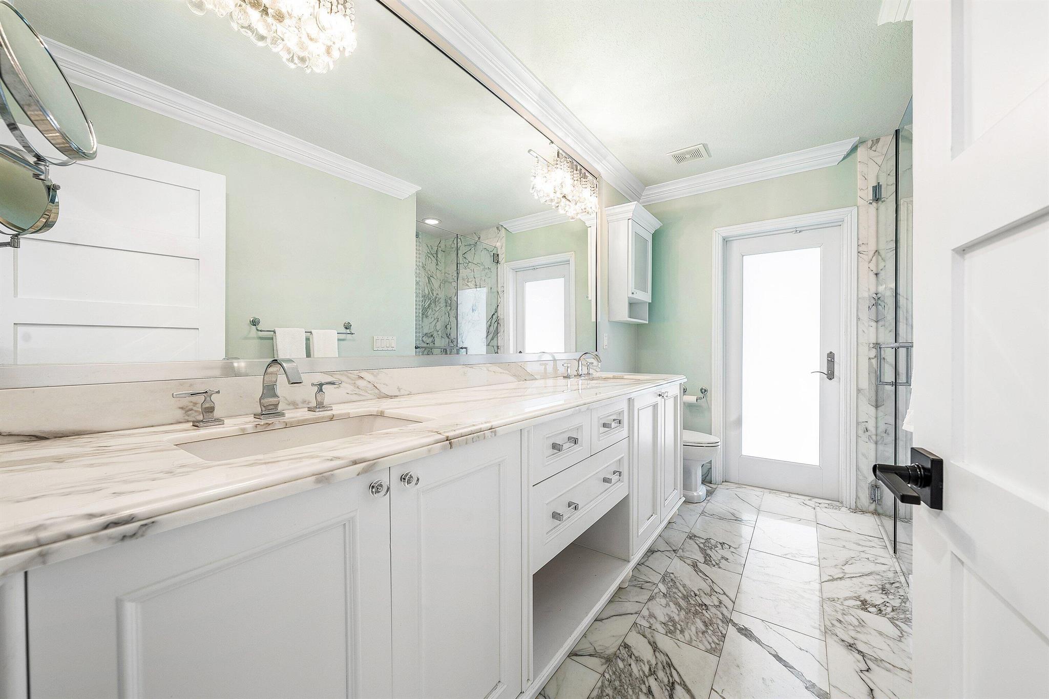 589 N Country Club Drive