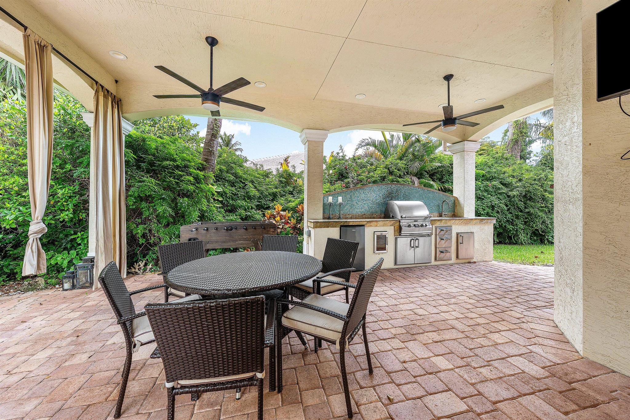 589 N Country Club Drive