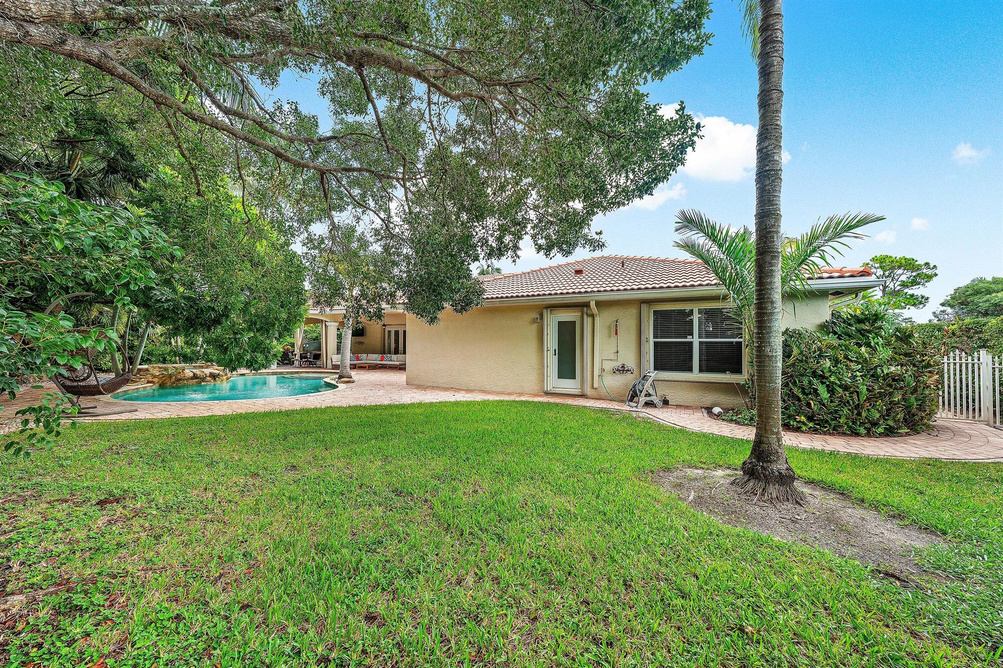 589 N Country Club Drive