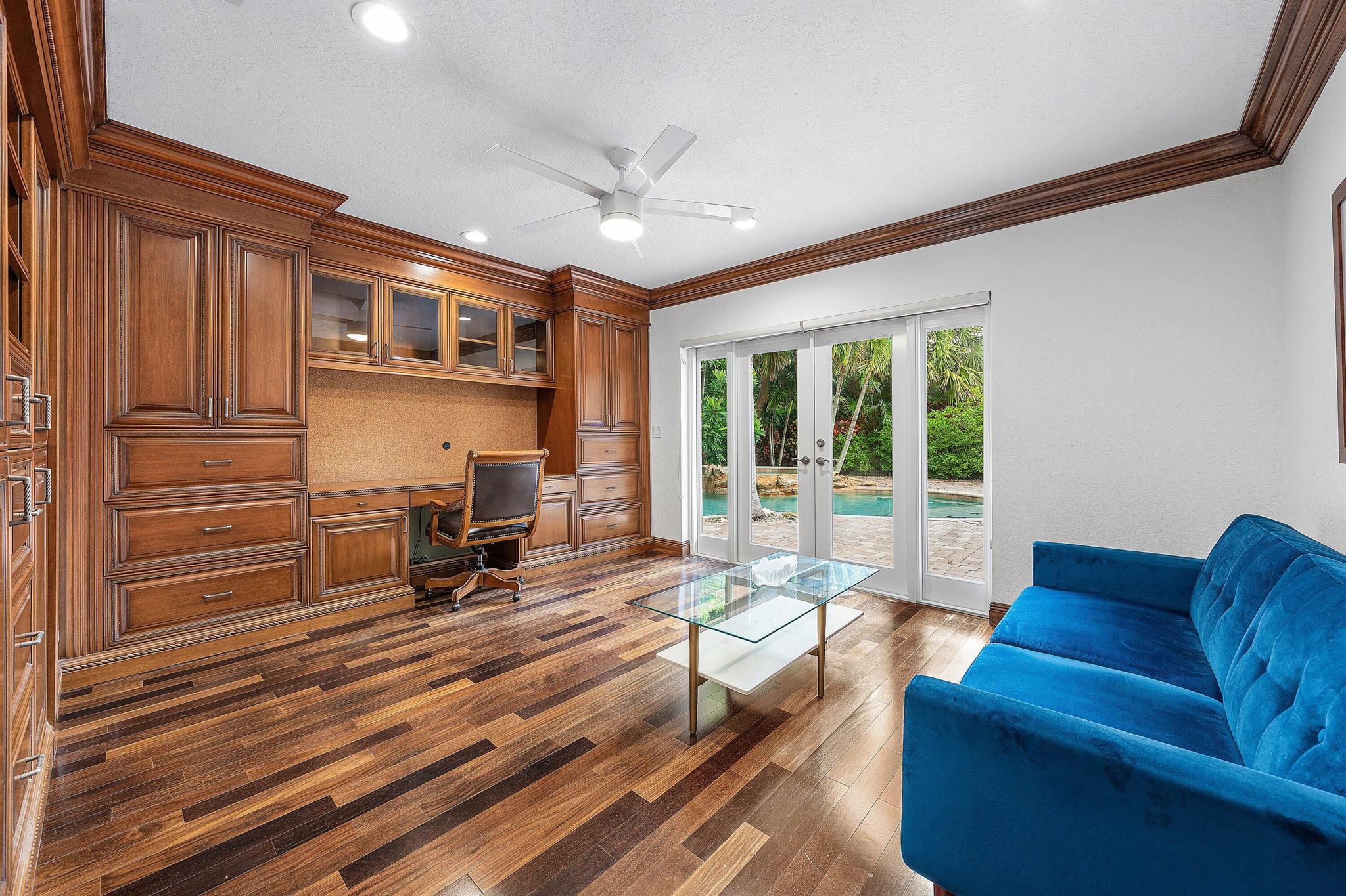 589 N Country Club Drive