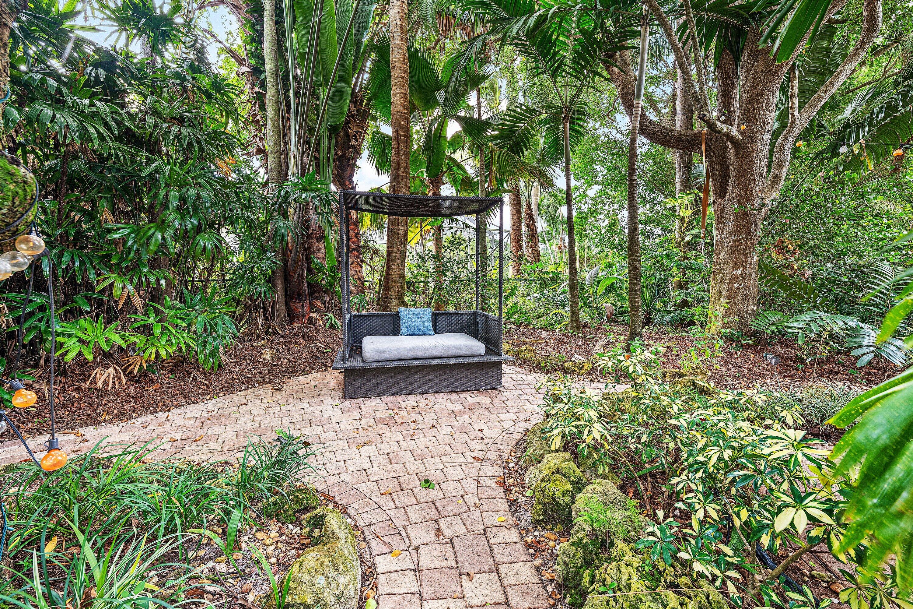 589 N Country Club Drive