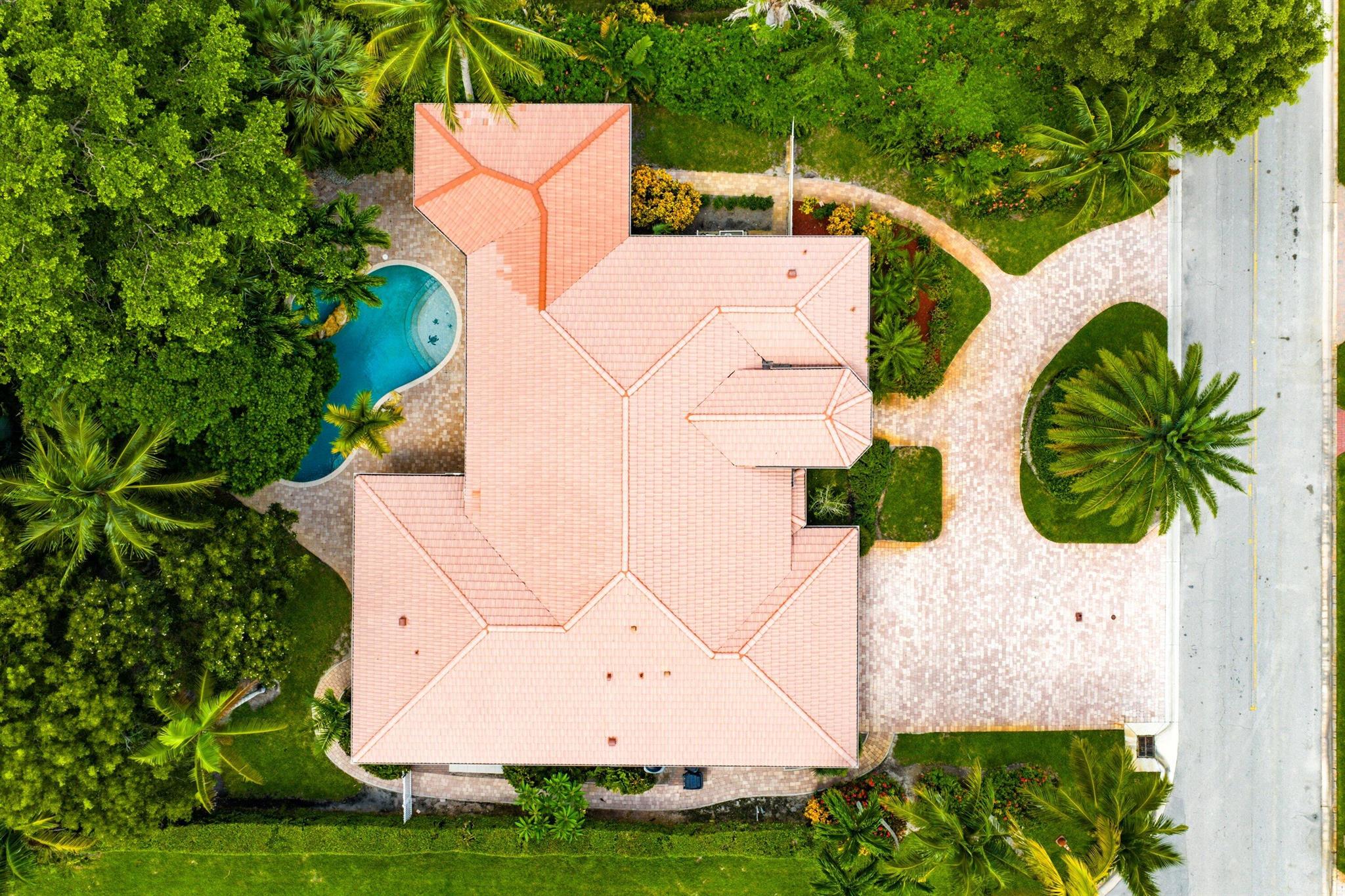 589 N Country Club Drive