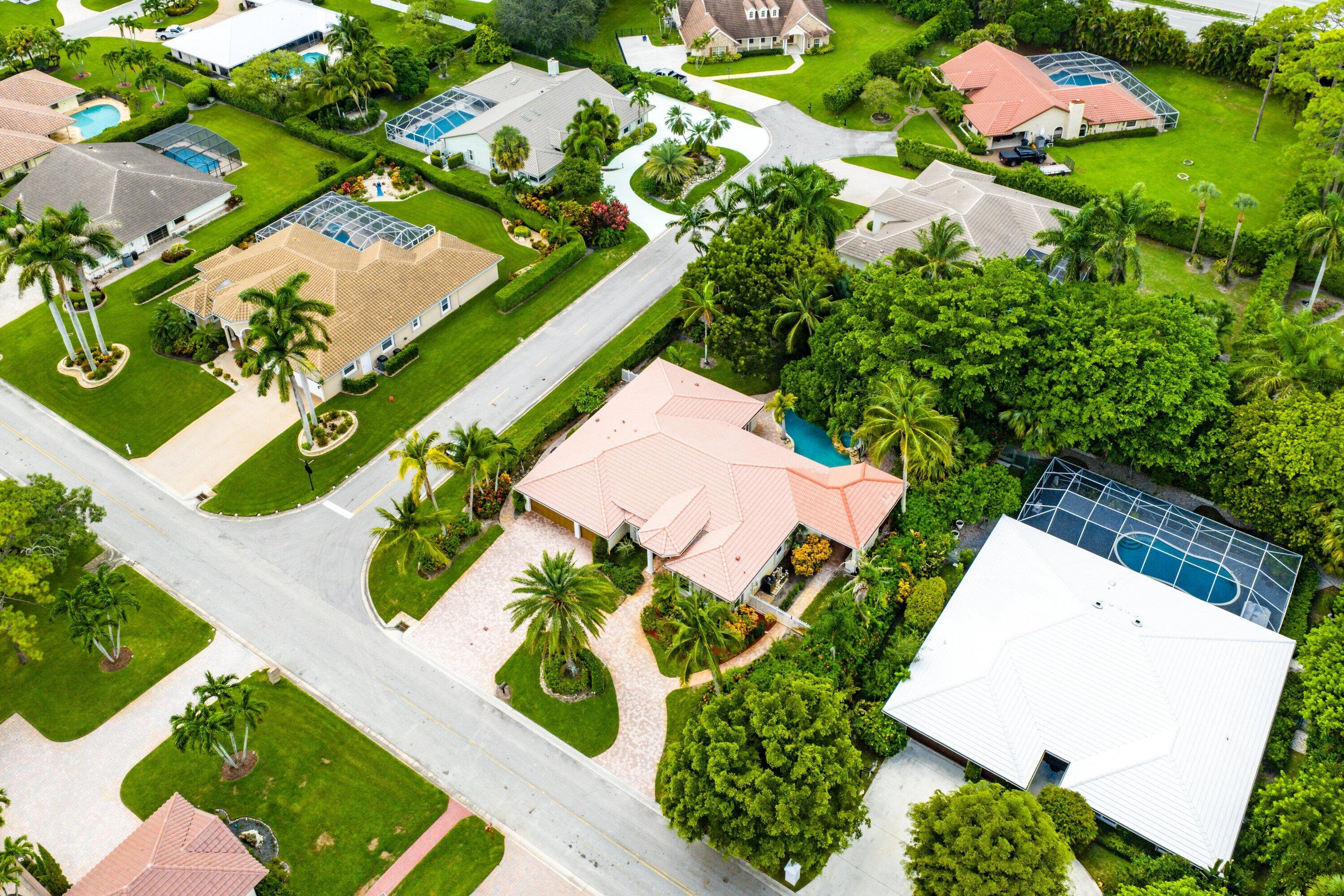 589 N Country Club Drive