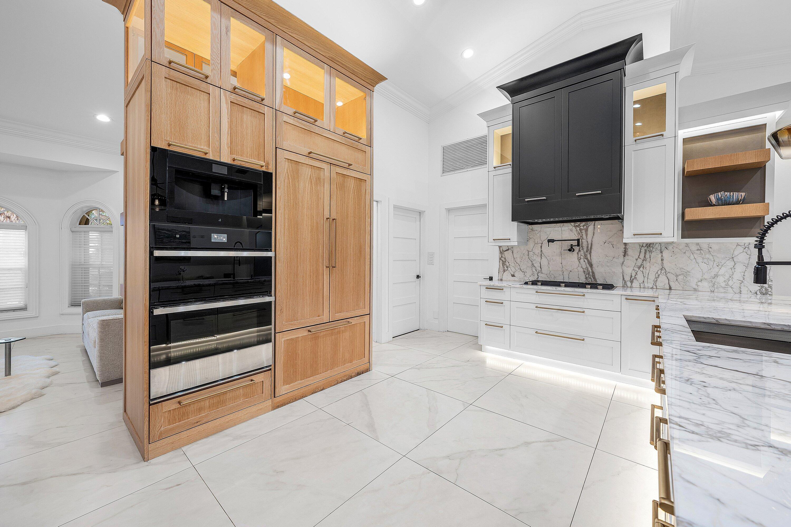 589 N Country Club Drive