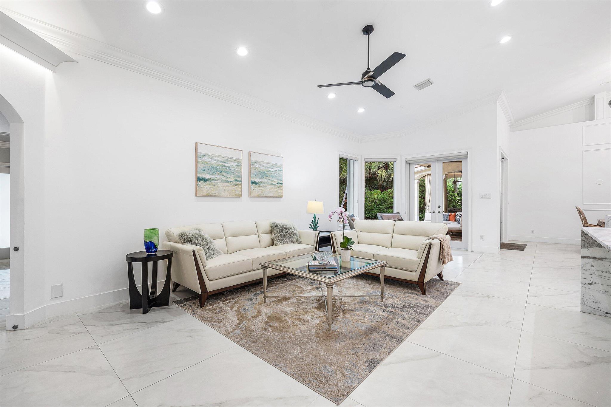 589 N Country Club Drive