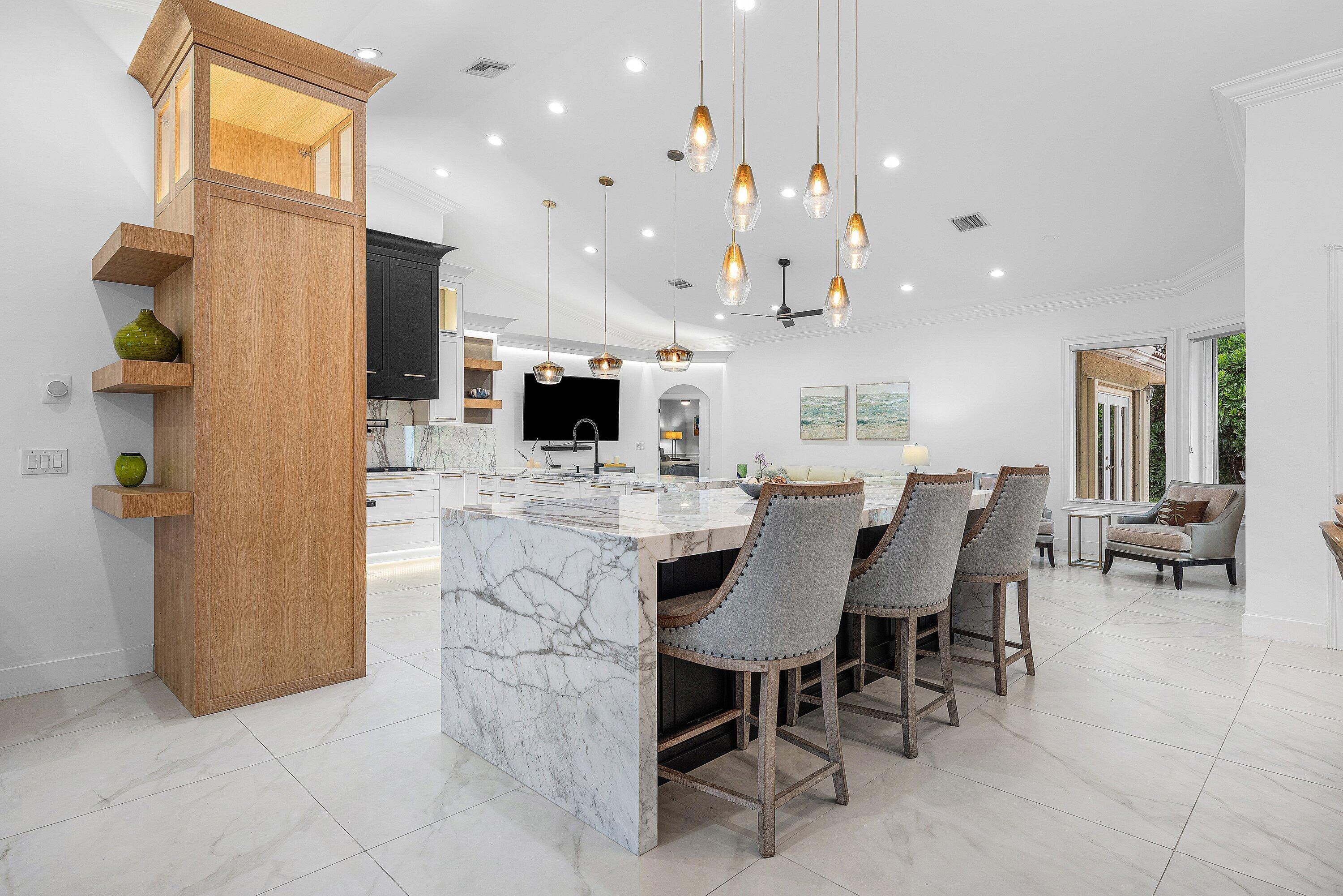 589 N Country Club Drive