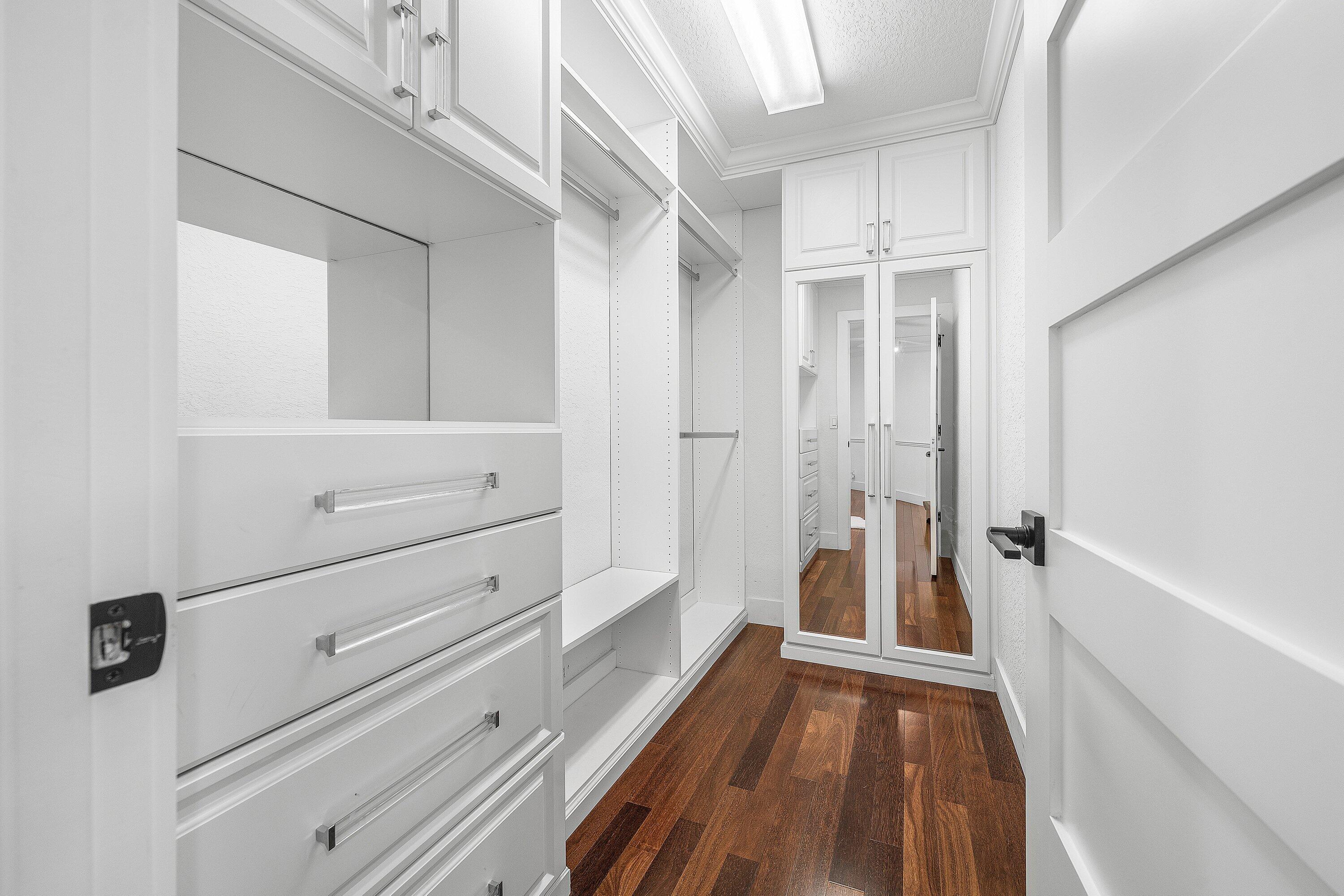 589 N Country Club Drive