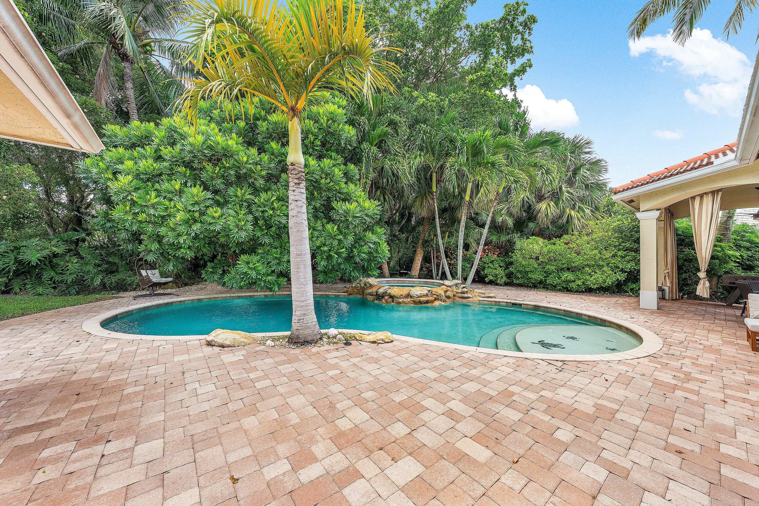 589 N Country Club Drive