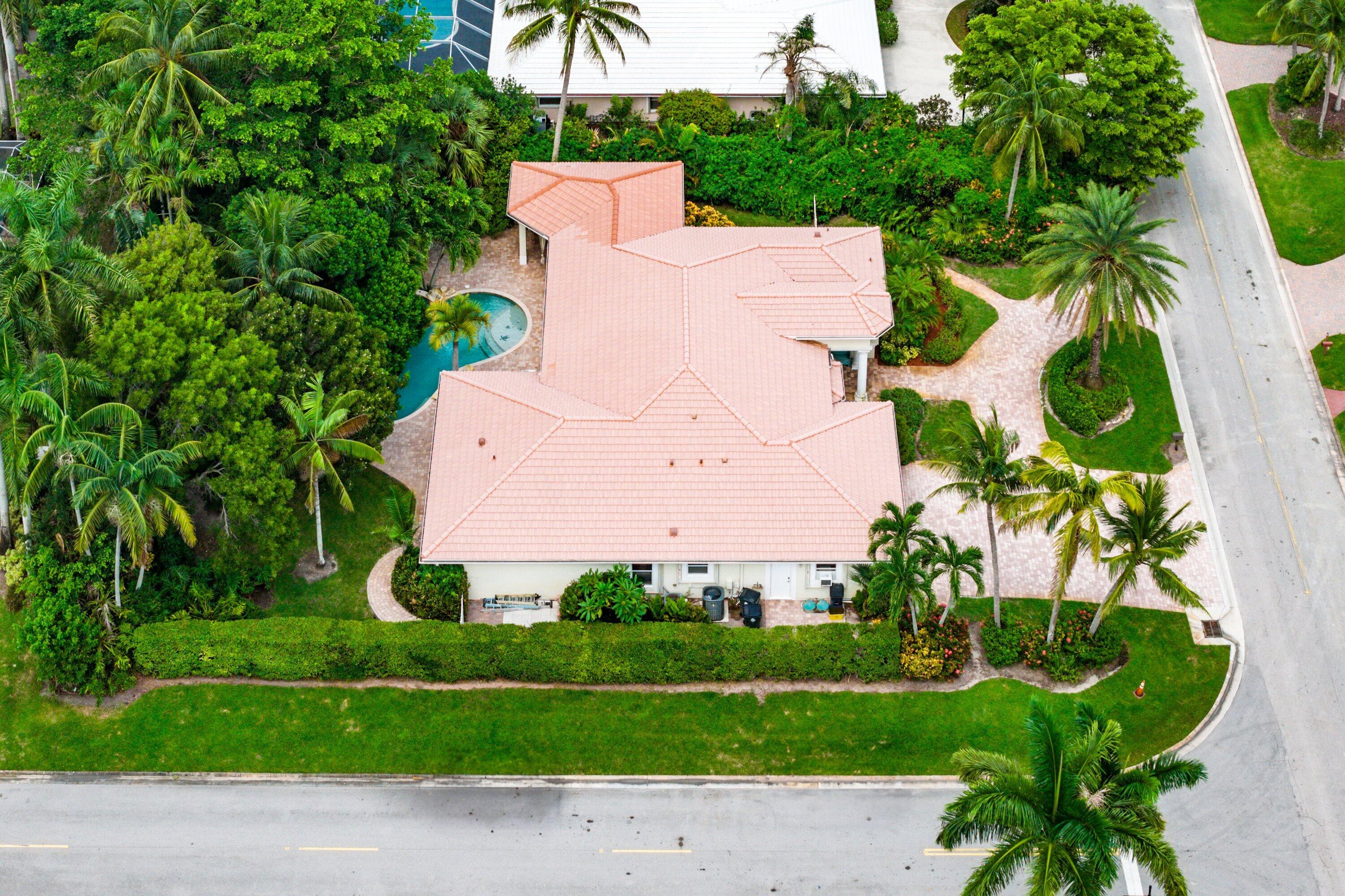 589 N Country Club Drive