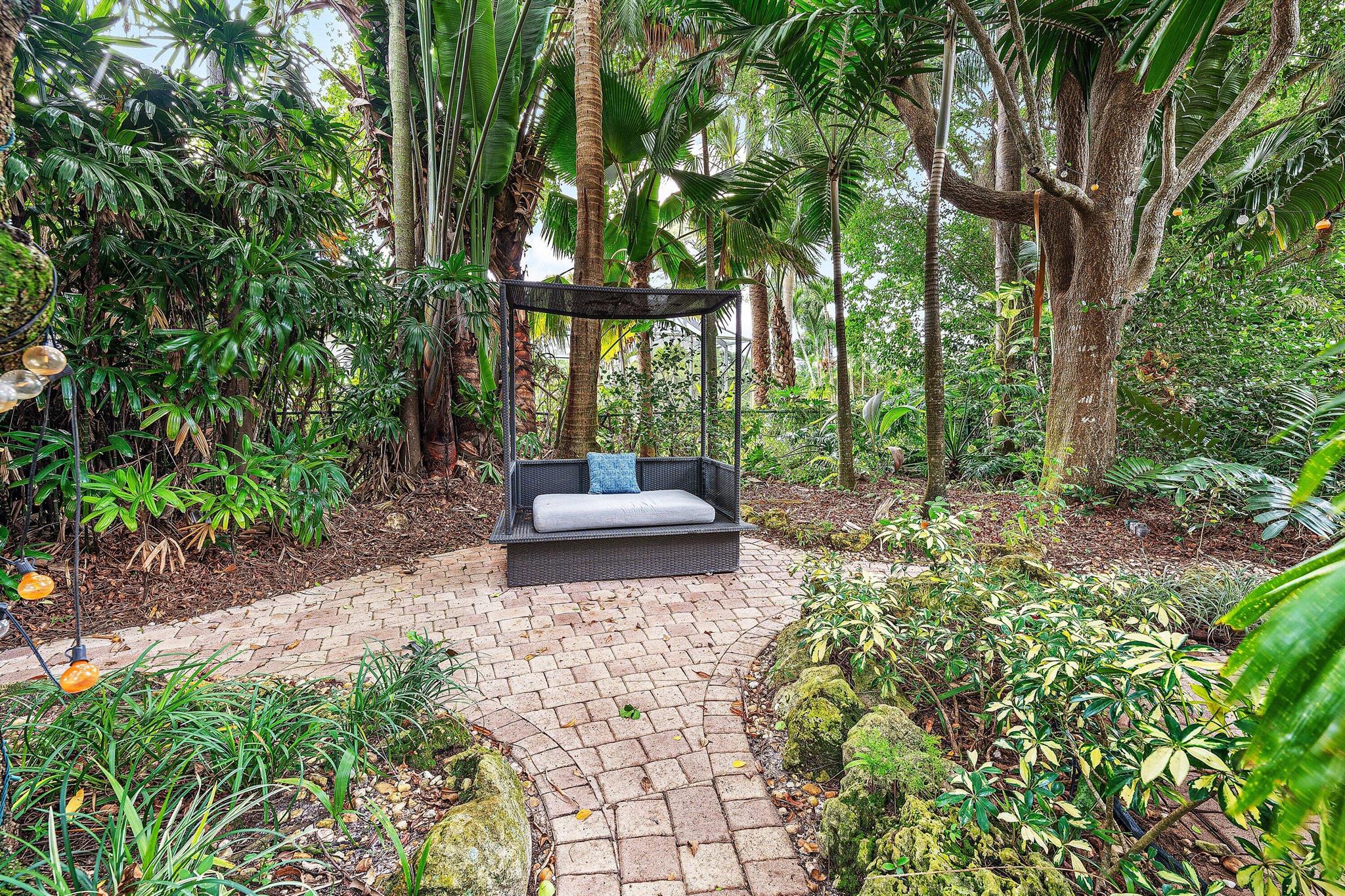 589 N Country Club Drive