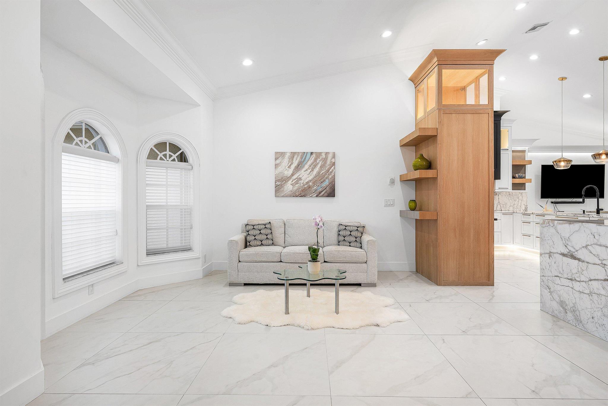 589 N Country Club Drive