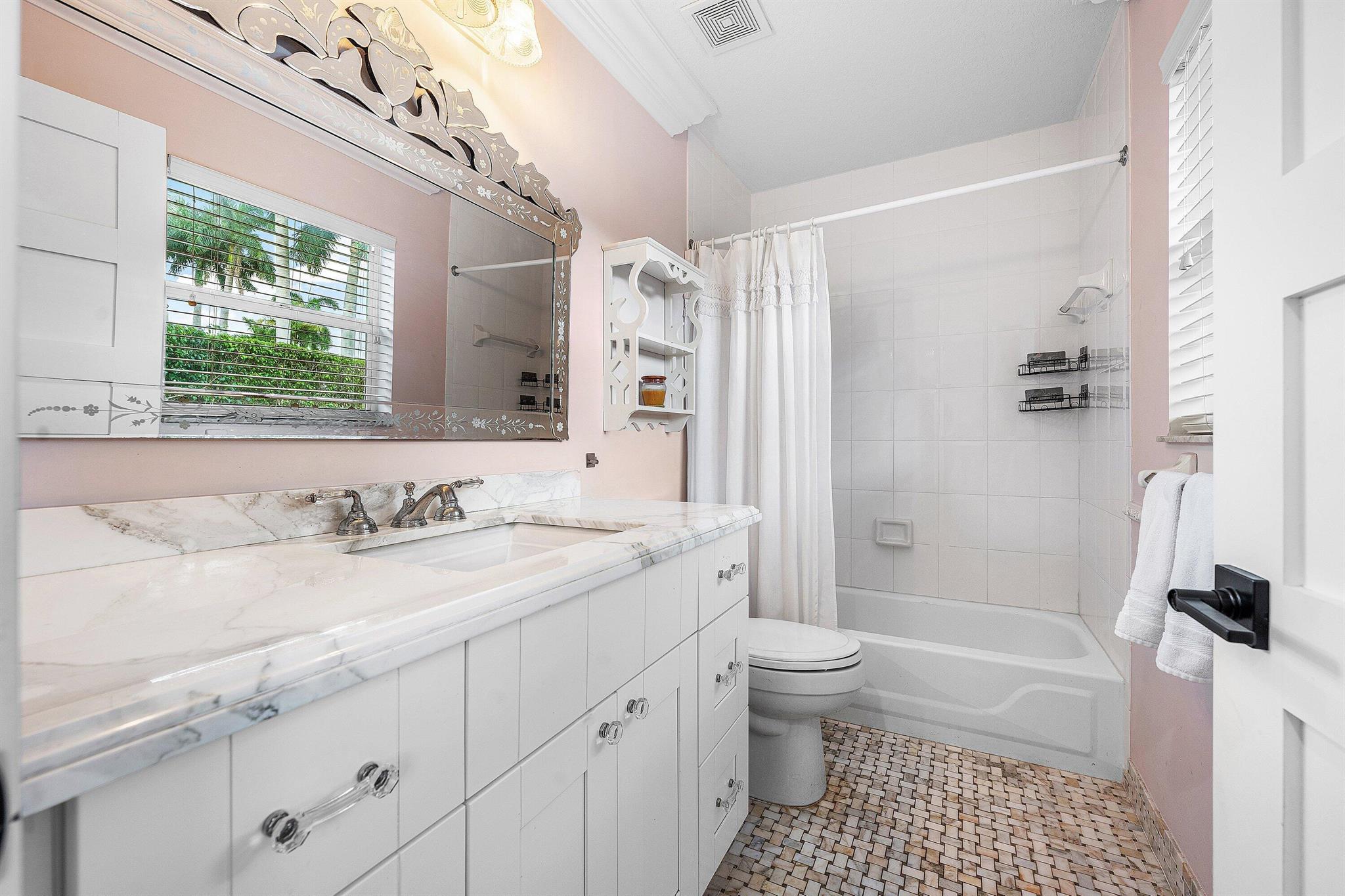 589 N Country Club Drive