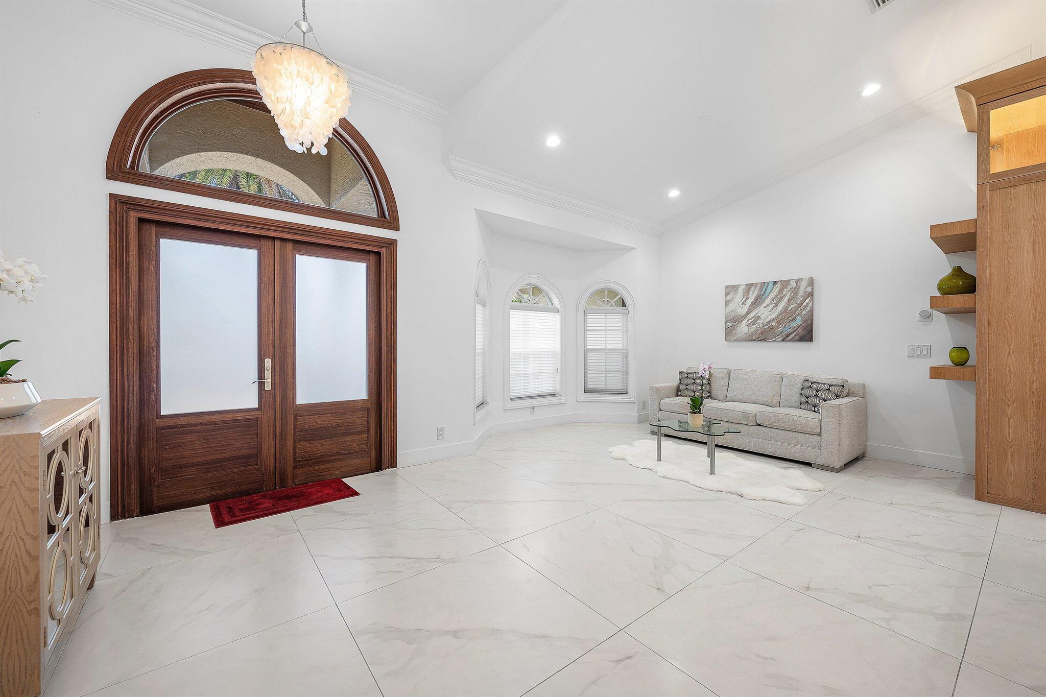 589 N Country Club Drive