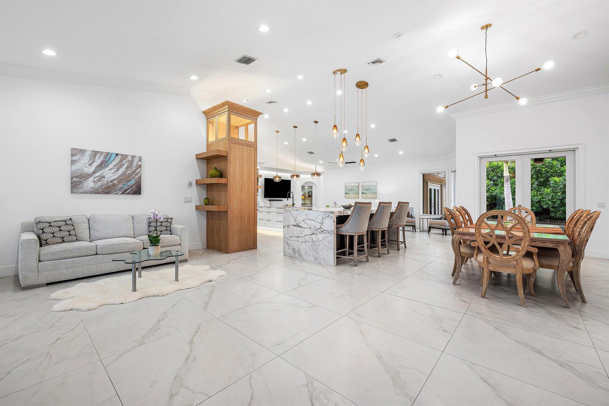 589 N Country Club Drive