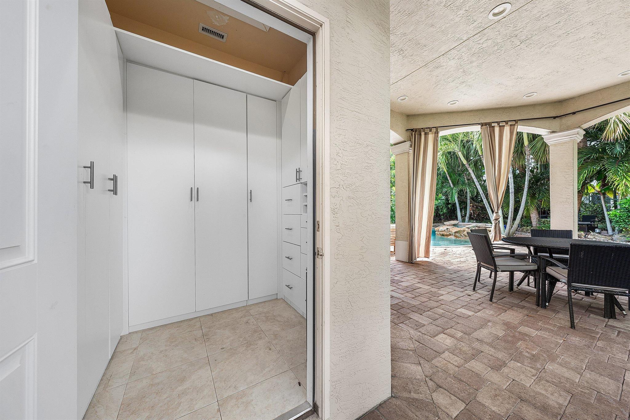 589 N Country Club Drive