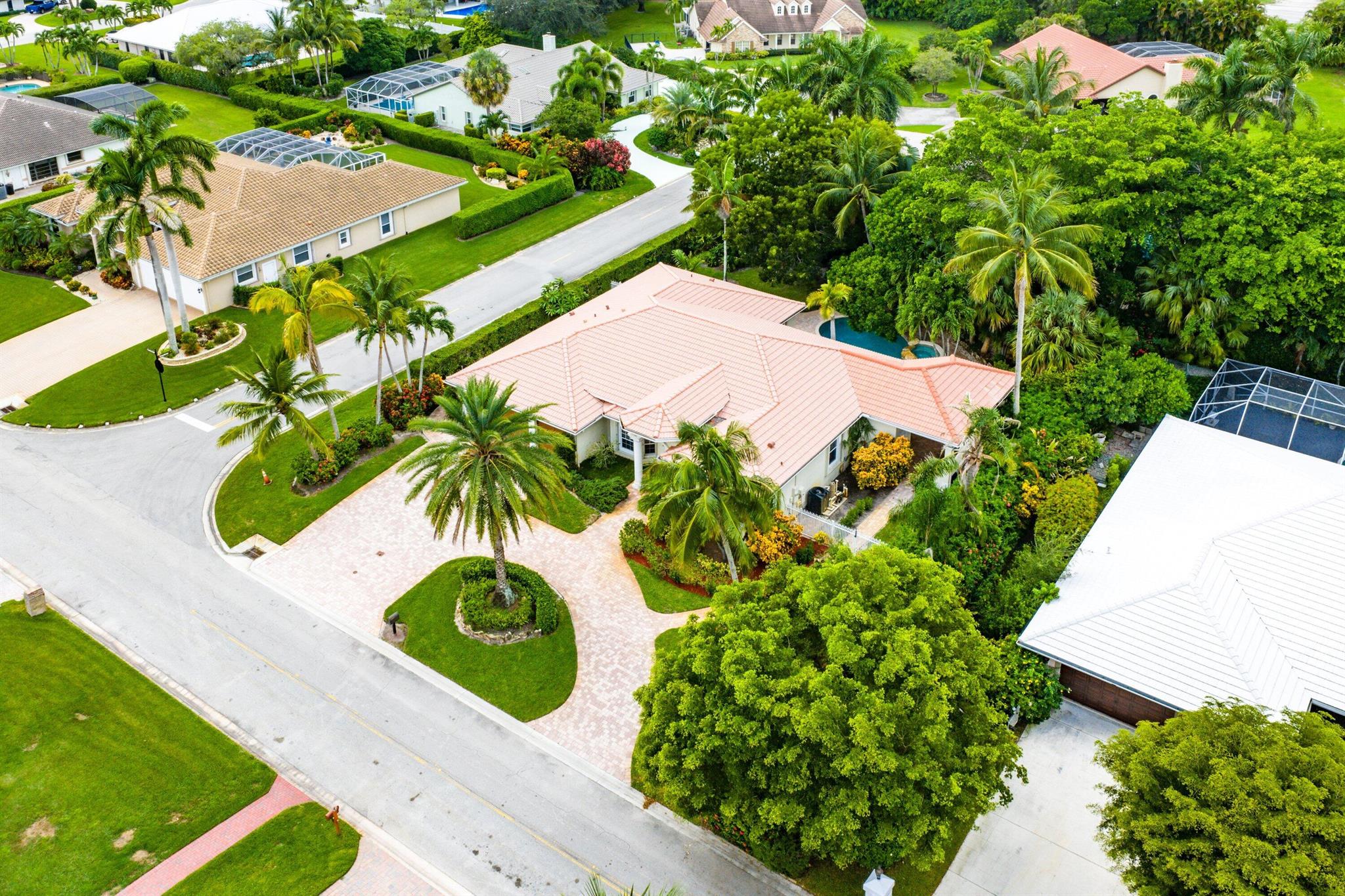 589 N Country Club Drive