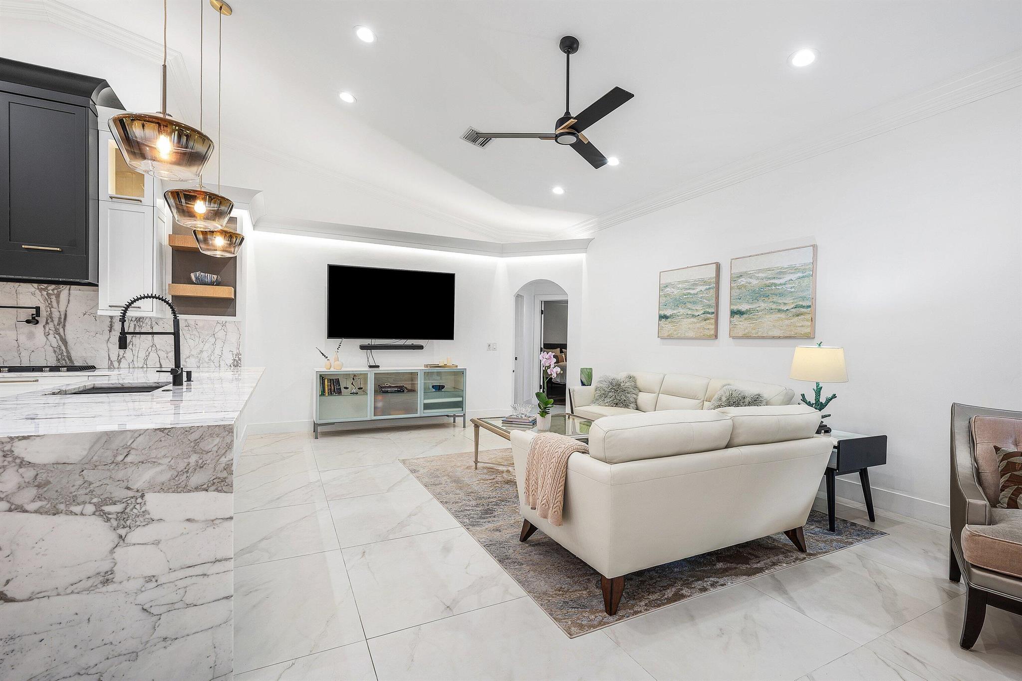 589 N Country Club Drive