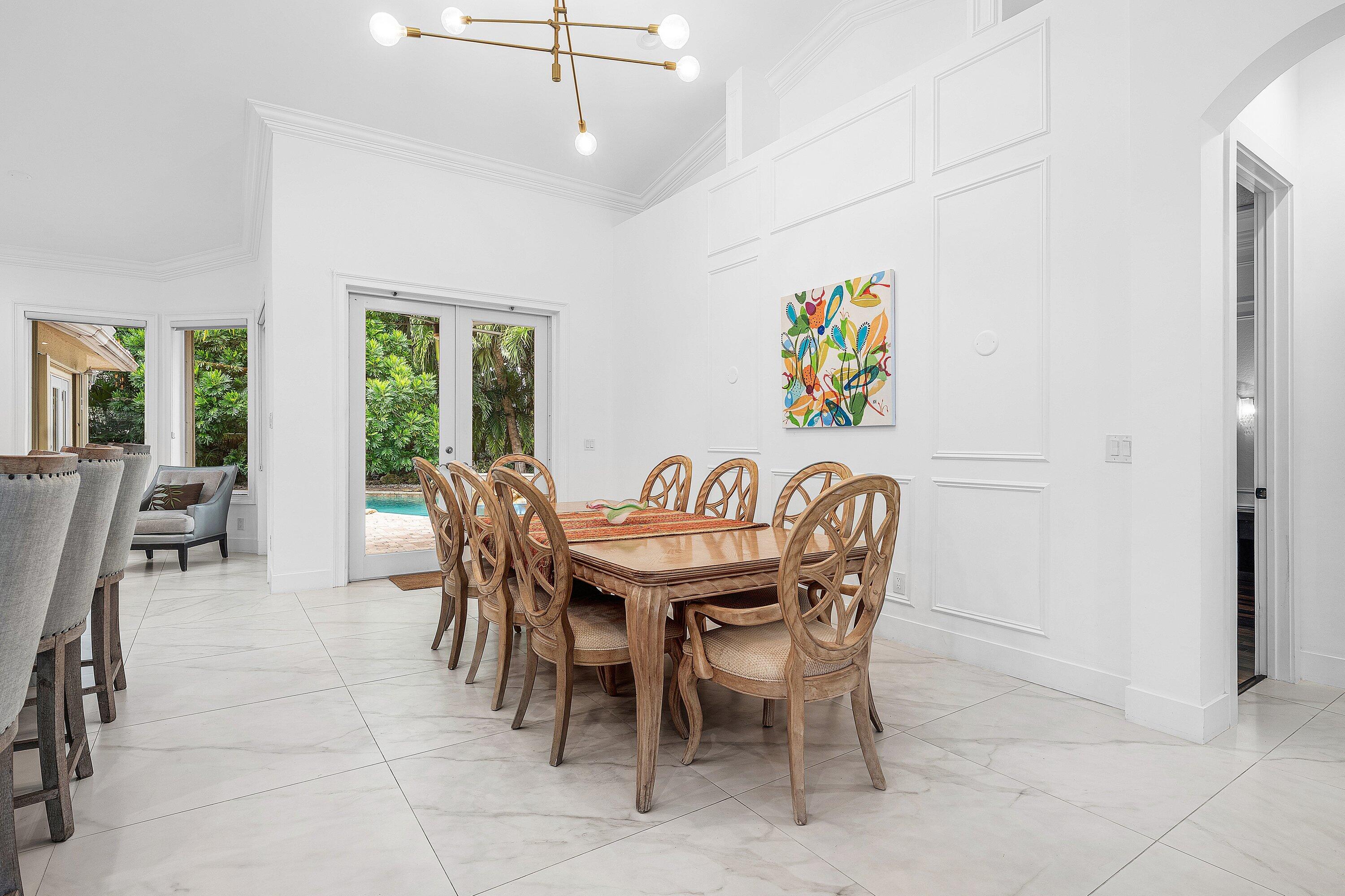 589 N Country Club Drive