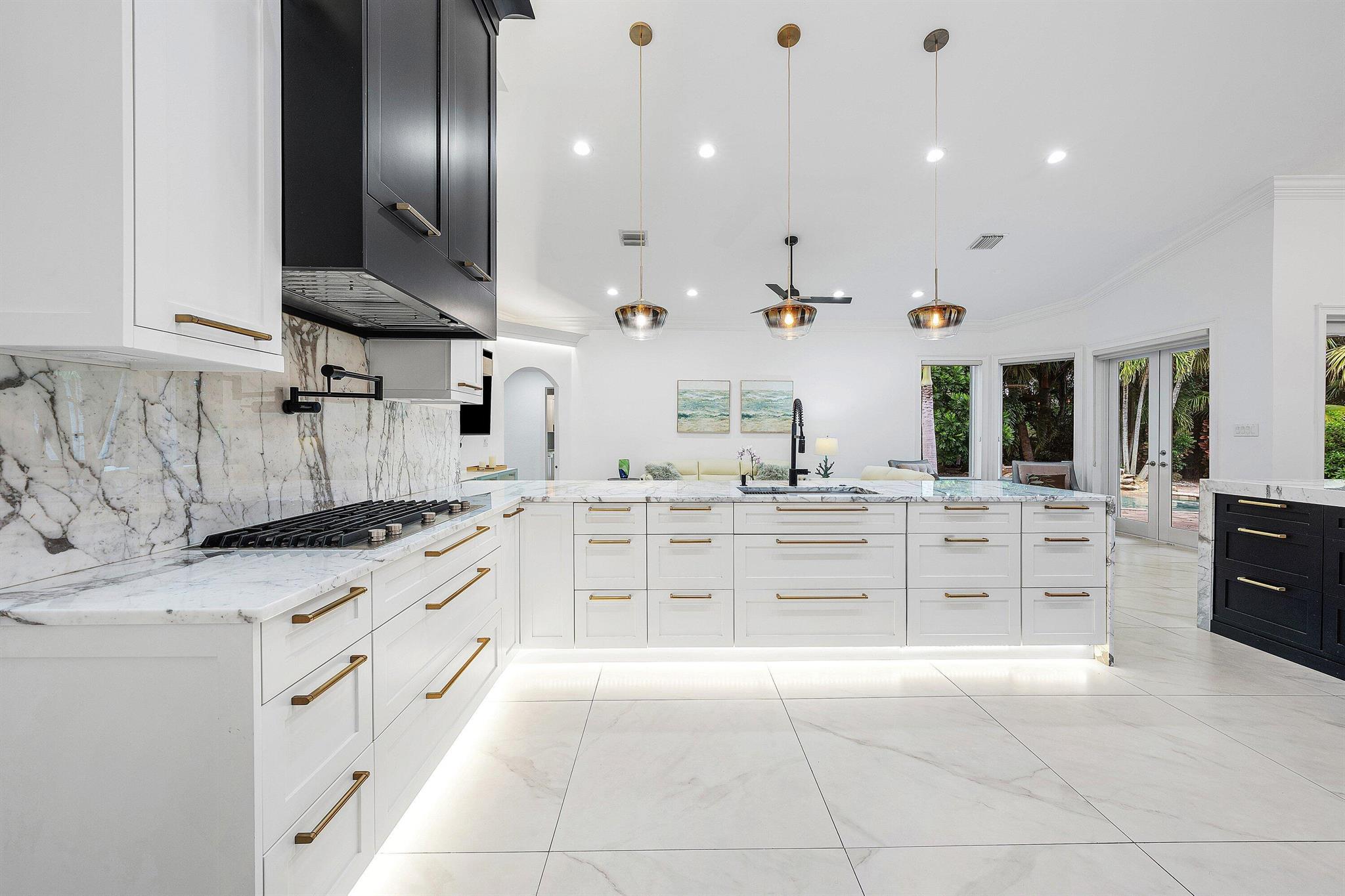 589 N Country Club Drive