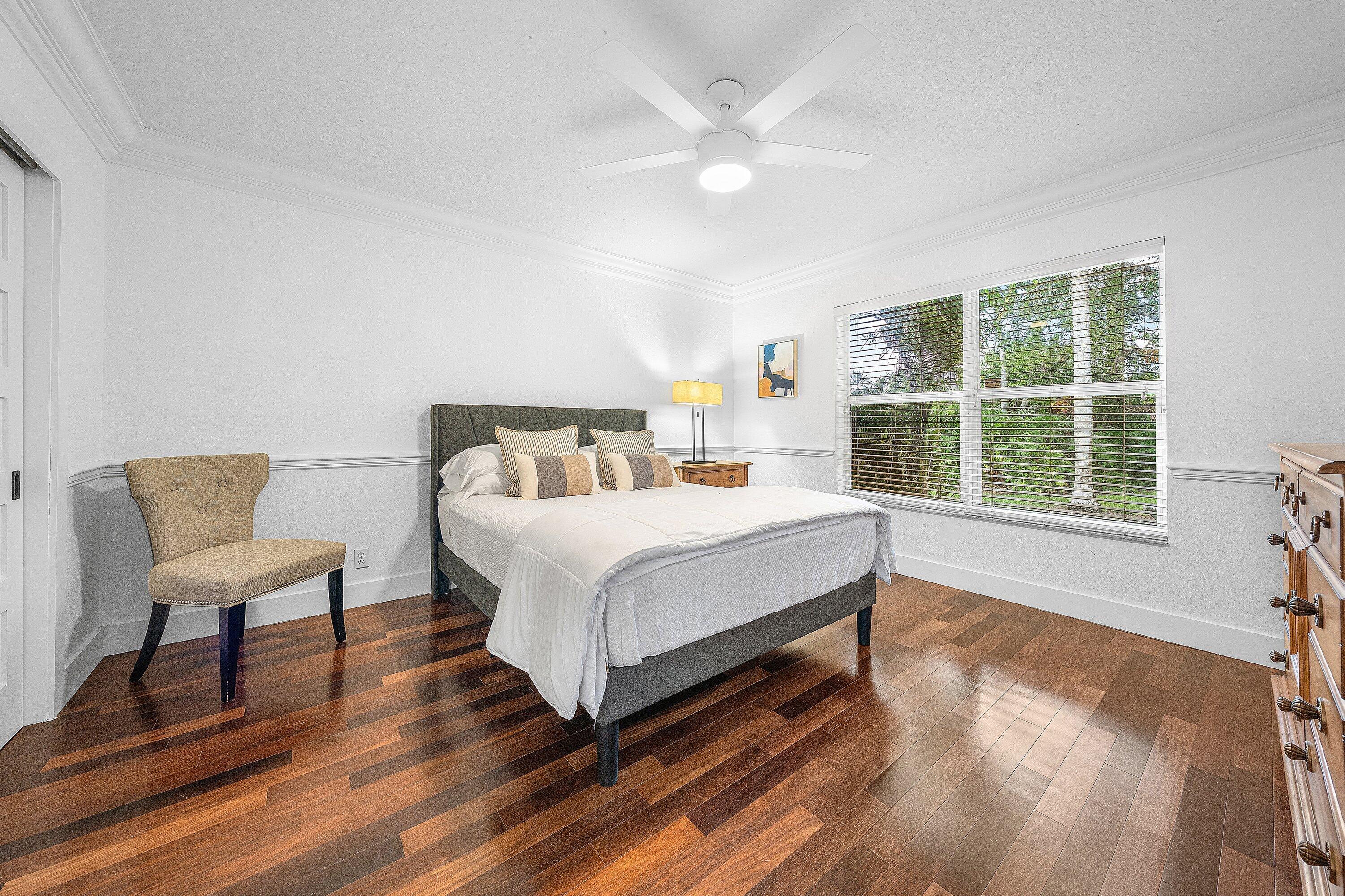 589 N Country Club Drive