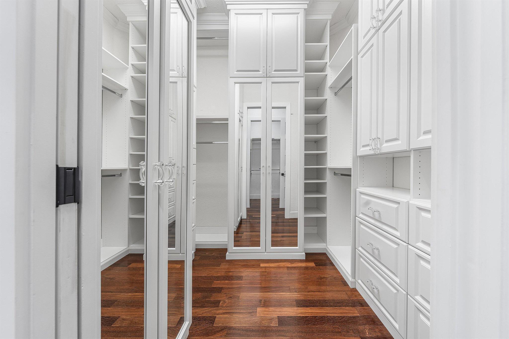 589 N Country Club Drive