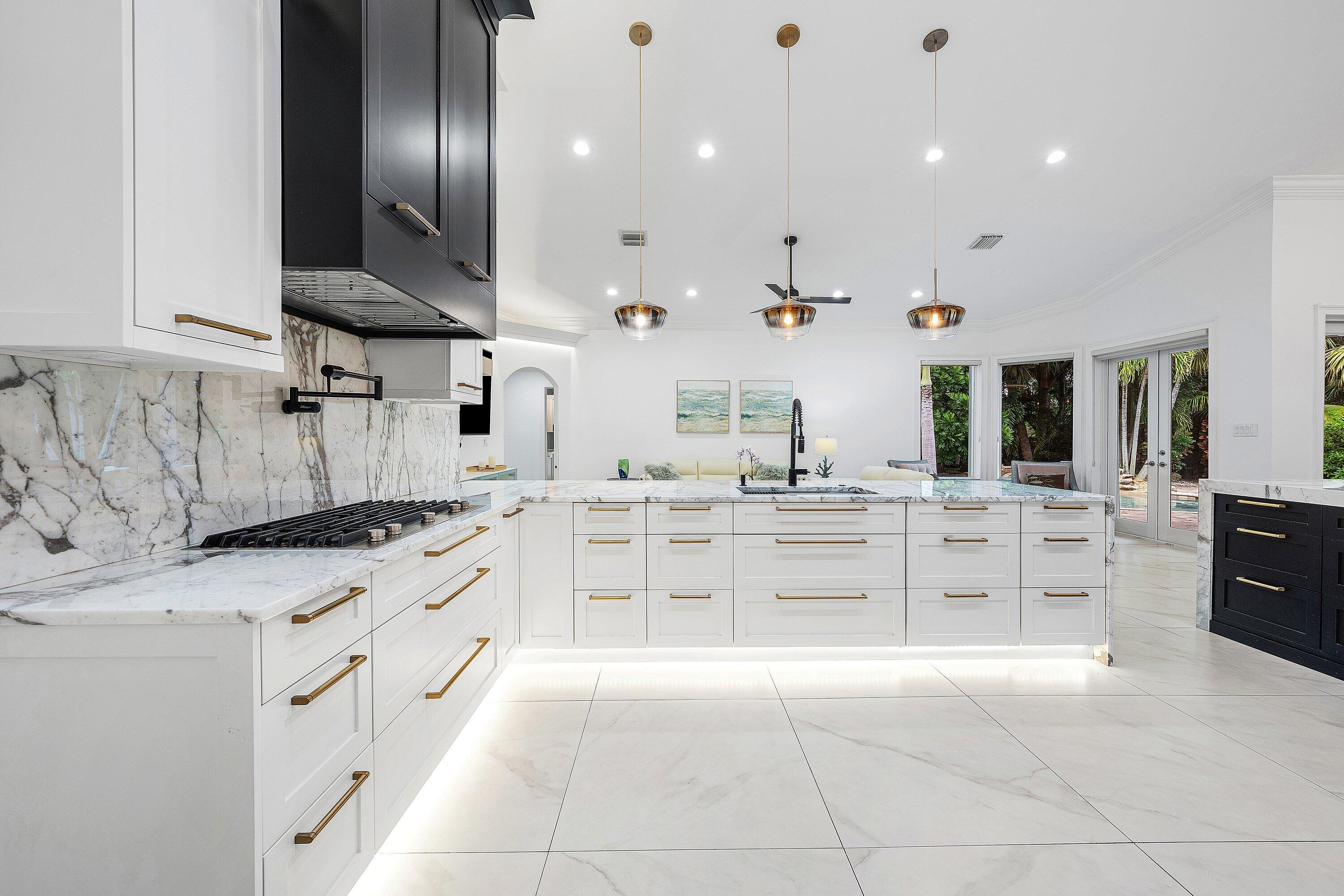589 N Country Club Drive