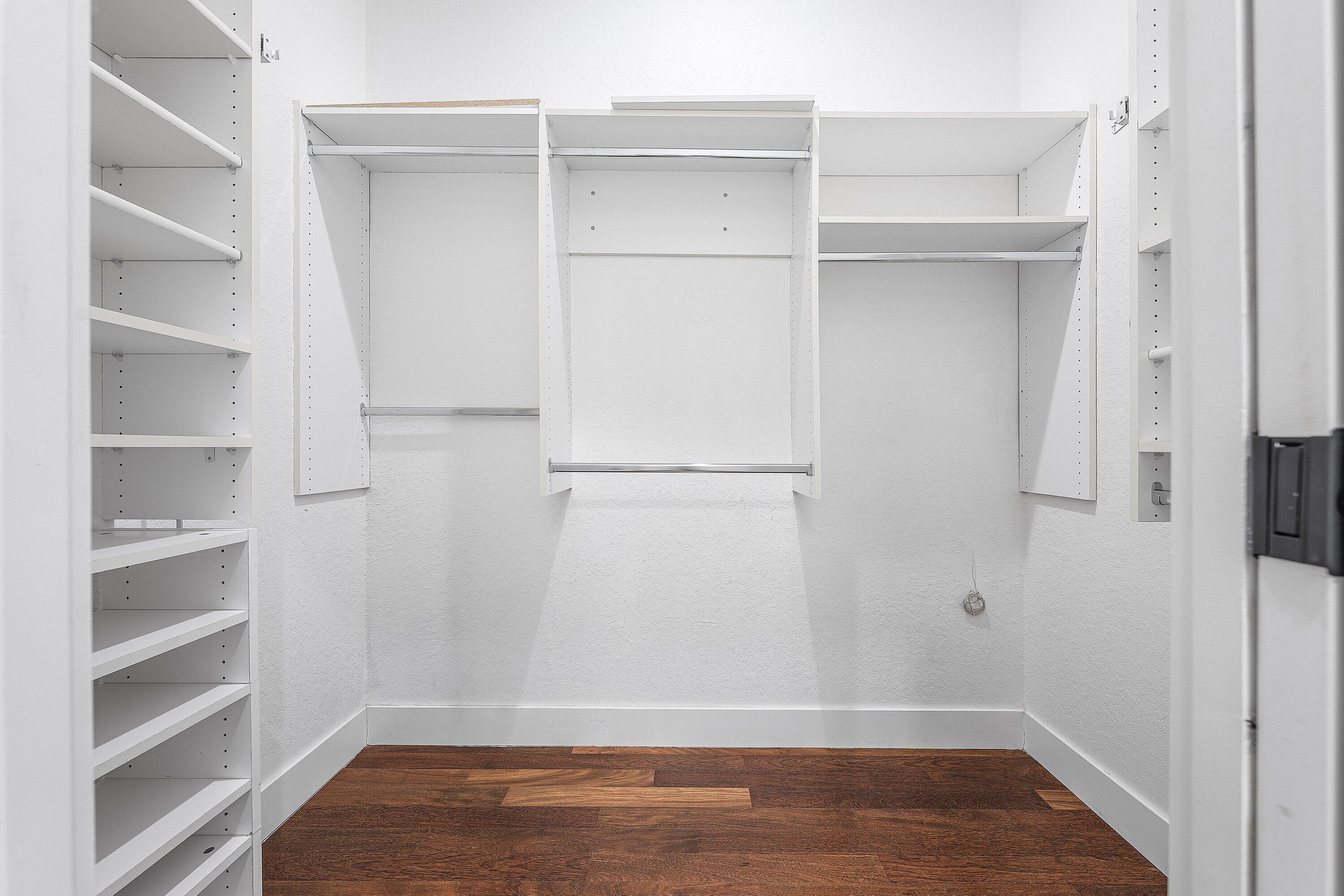 589 N Country Club Drive