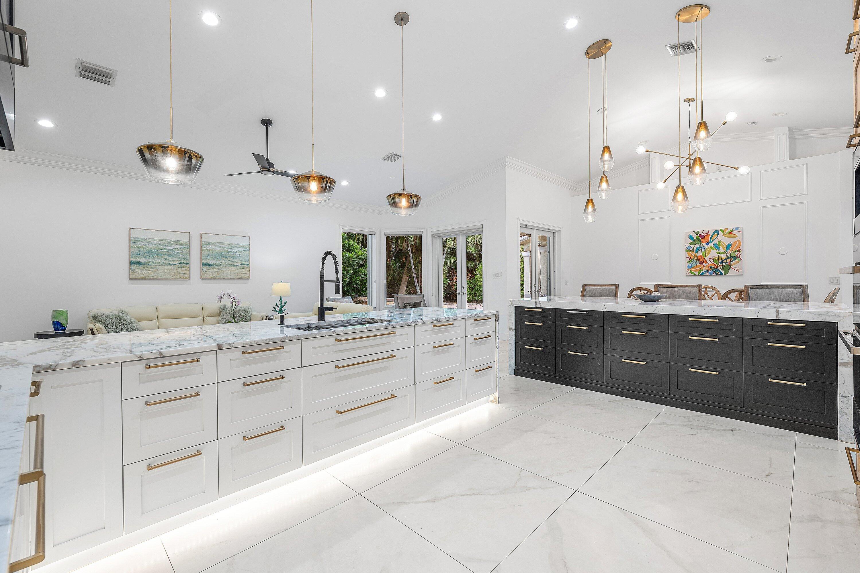 589 N Country Club Drive