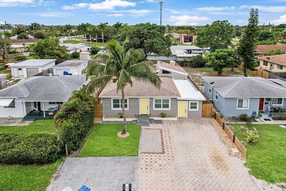 526 W Perry Street A