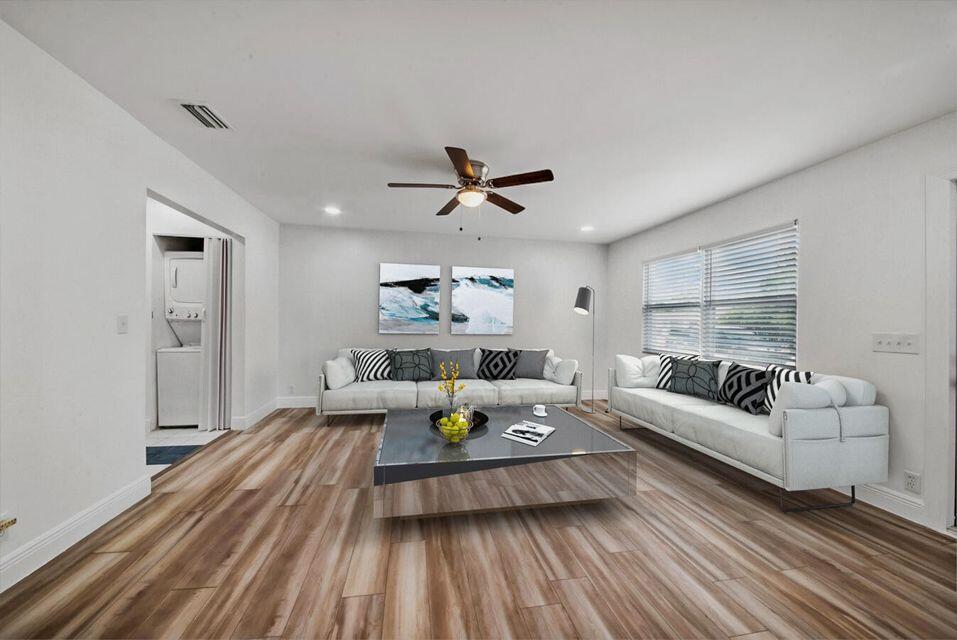 526 W Perry Street A