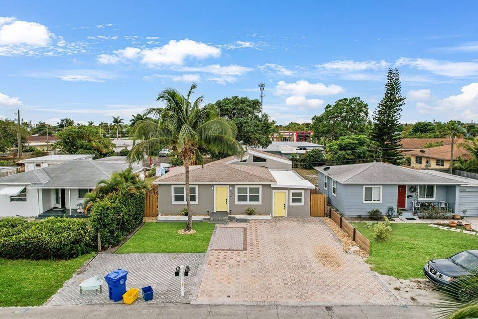 526 W Perry Street A