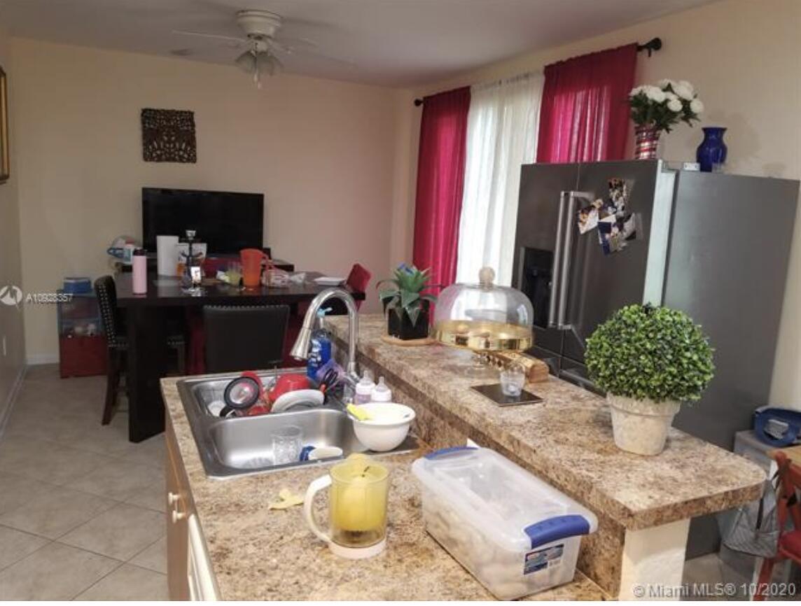 2673 SW 85 Th Avenue 102