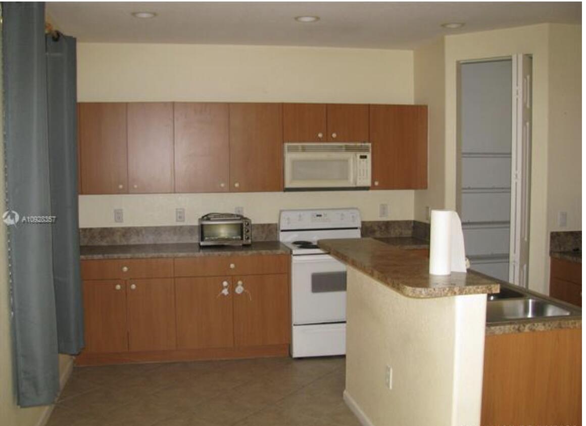 2673 SW 85 Th Avenue 102