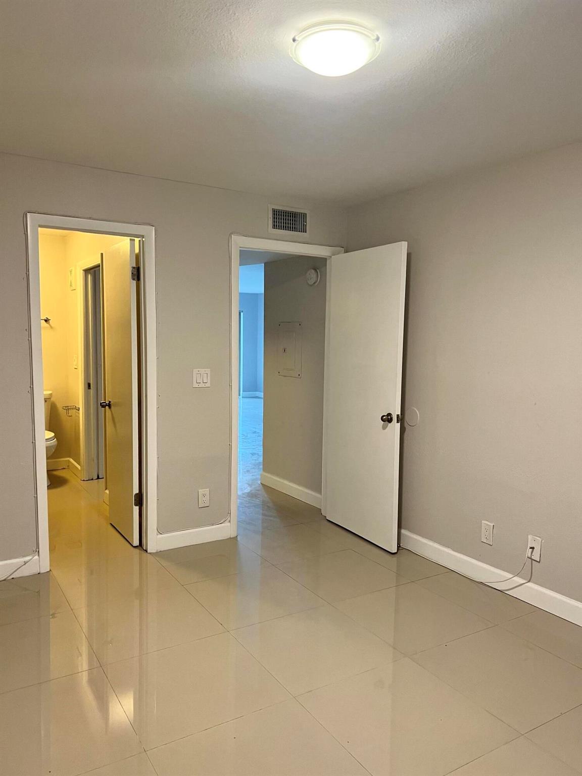 8789 NW 39 Th Street 8789