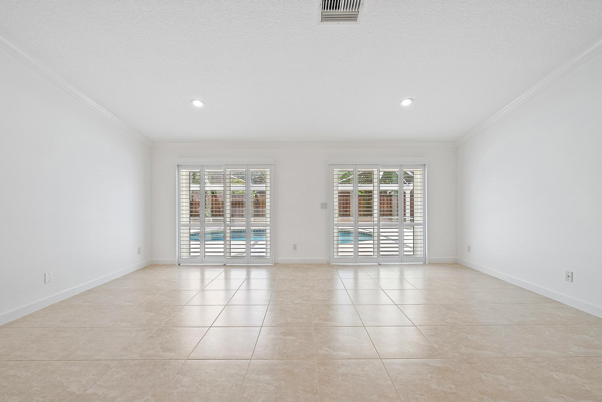 12 Bentwood Road