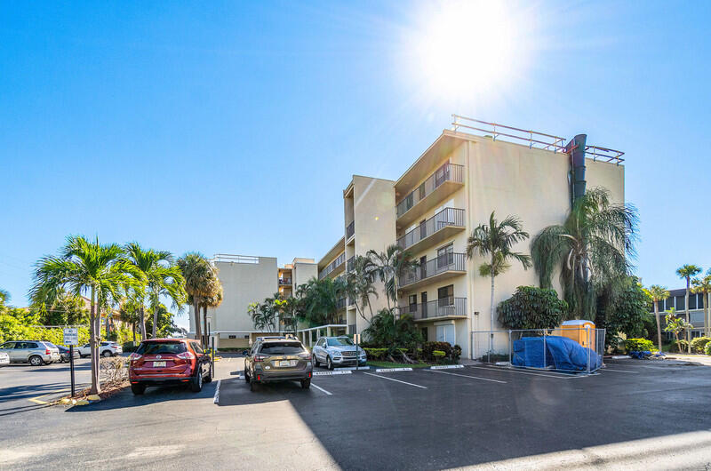 896 N Federal Highway 526